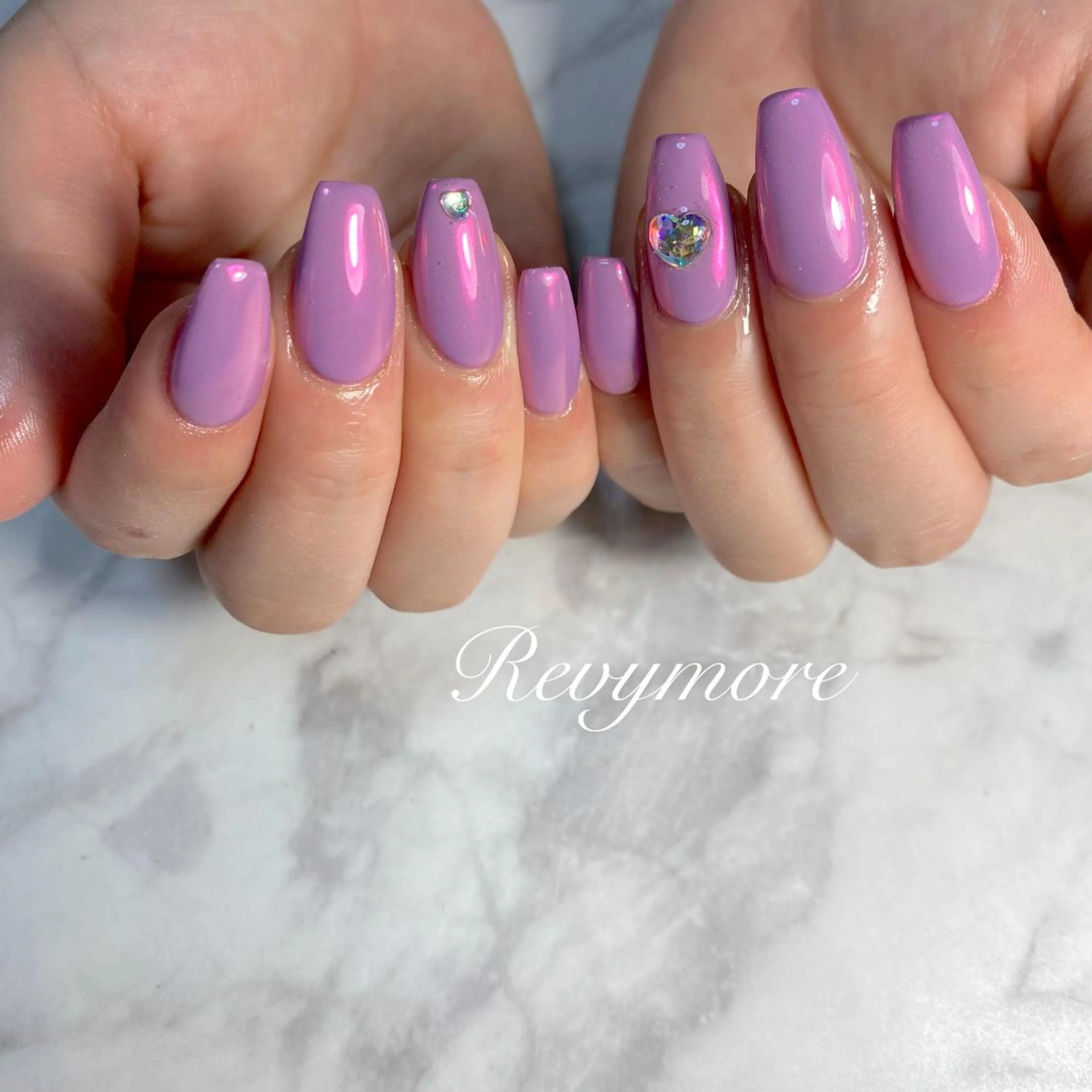 ミディアム ネイル 韓国風ヘア オーロラネイル ジェルネイル キラキラネイル 韓国ネイル nail salon Revymoreのネイルデザイン