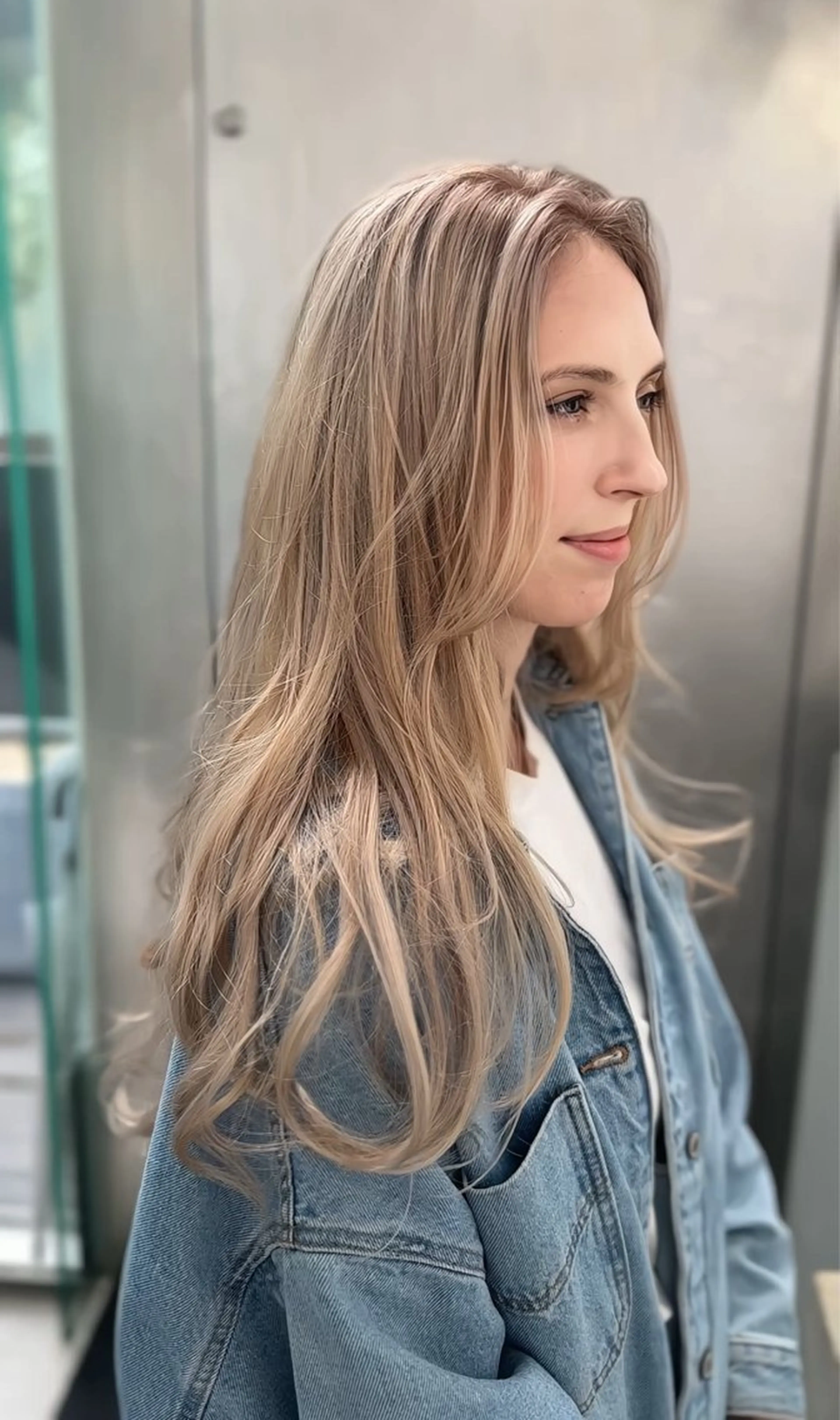 ロング カラー デザインカラー ヘアカラー トリートメント CHERIEブリーチ ダブルカラー　天神のヘアスタイル