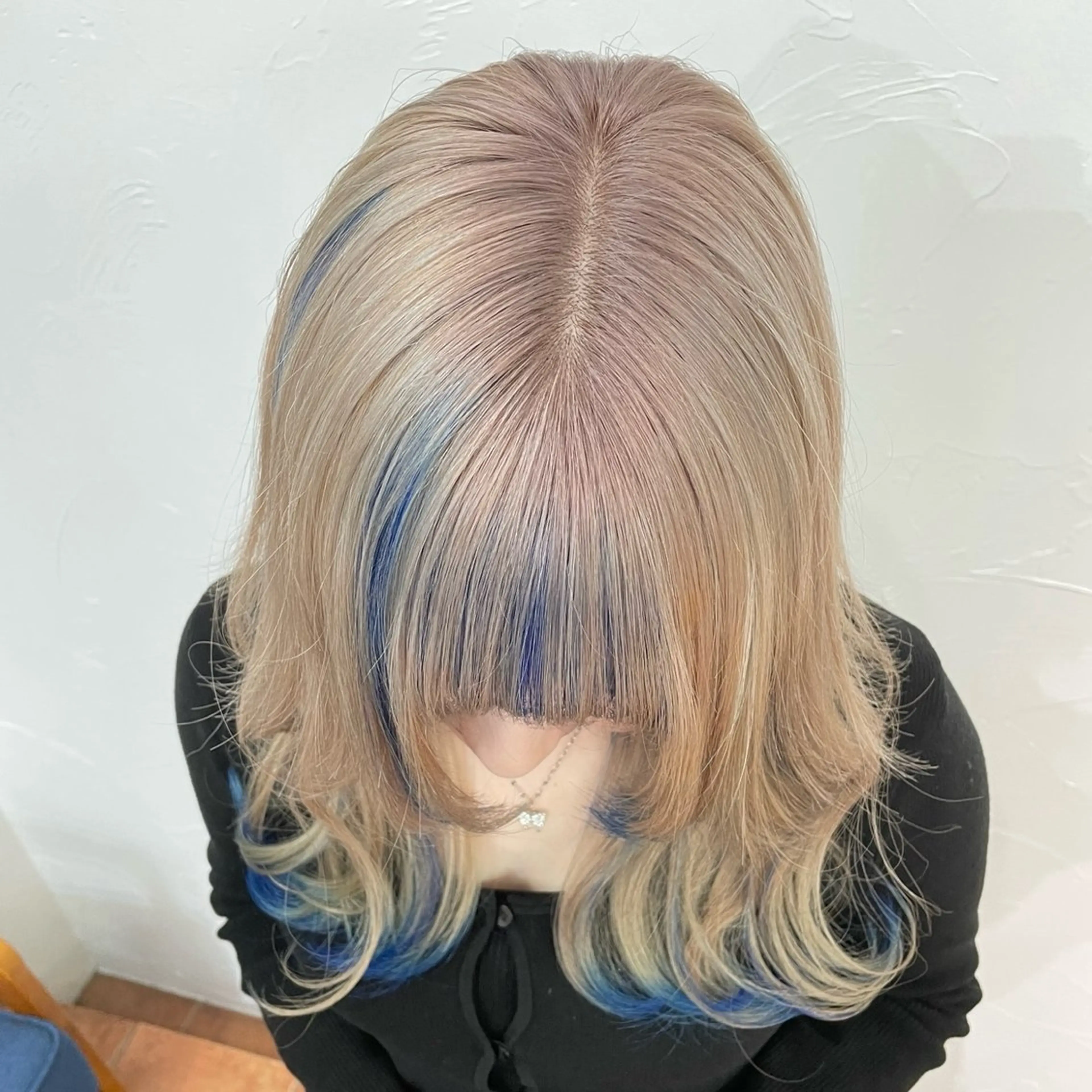 ロング カラー ベージュカラー ブリーチ ブルーカラー ケアブリーチ デザインカラー ヘアカラー トリートメント ブリーチなしピンク 赤井龍斗のヘアスタイル