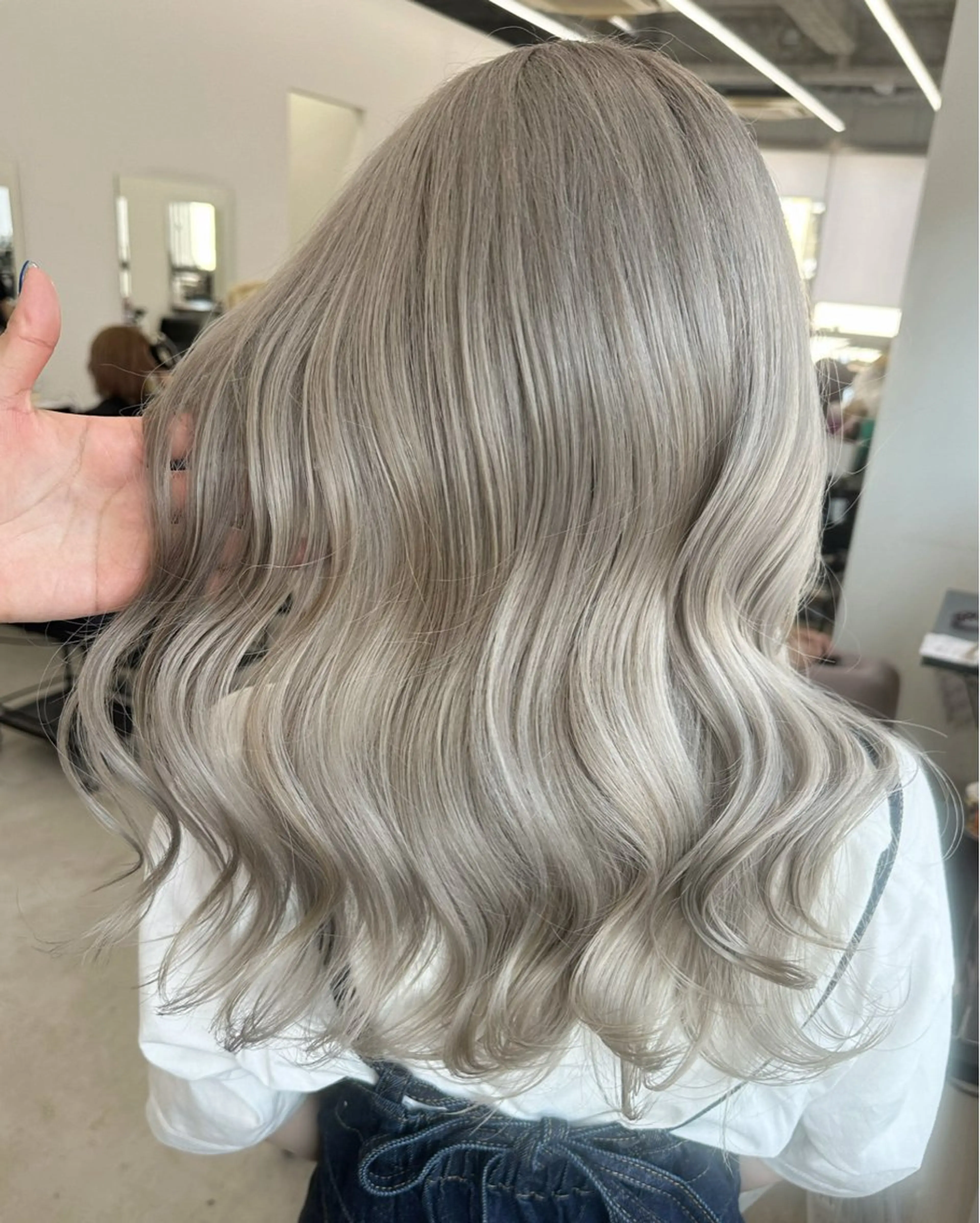 ロング カラー ヘアアレンジ ベージュカラー ブリーチ 抜きっぱなしブロンド ブロンド ブラウンカラー ヘアカラー 原宿ハイトーンカラー 🌼みるい🌼のヘアスタイル