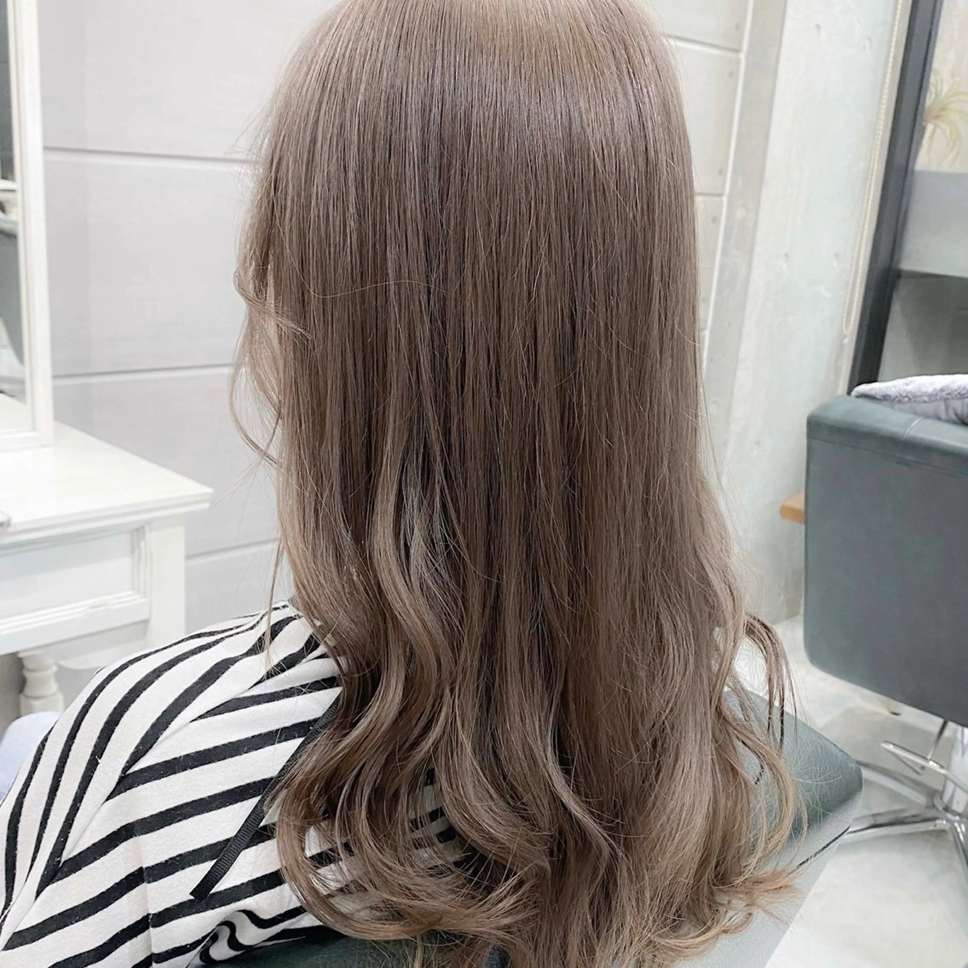 セミロング カラー ベージュカラー ブリーチ ブロンド デザインカラー ハイトーンカラー ヘアカラー トリートメント ヘアセット DAYS Men’sのヘアスタイル