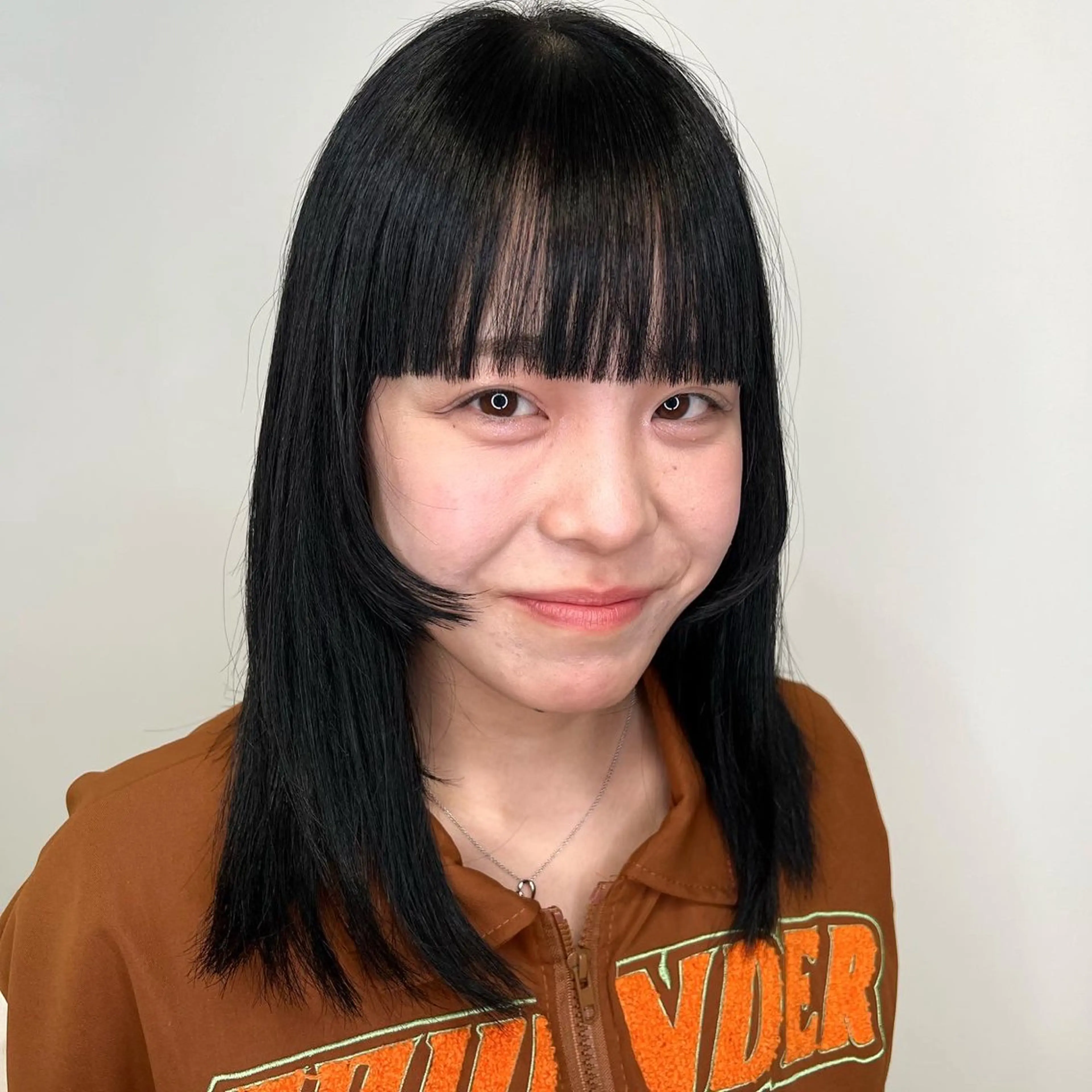 ミディアム カラー 黒髪 ハッシュカット ワイドバング カット ヘアカラー 【髪質改善/縮毛矯正 /カラー】ホサカのヘアスタイル