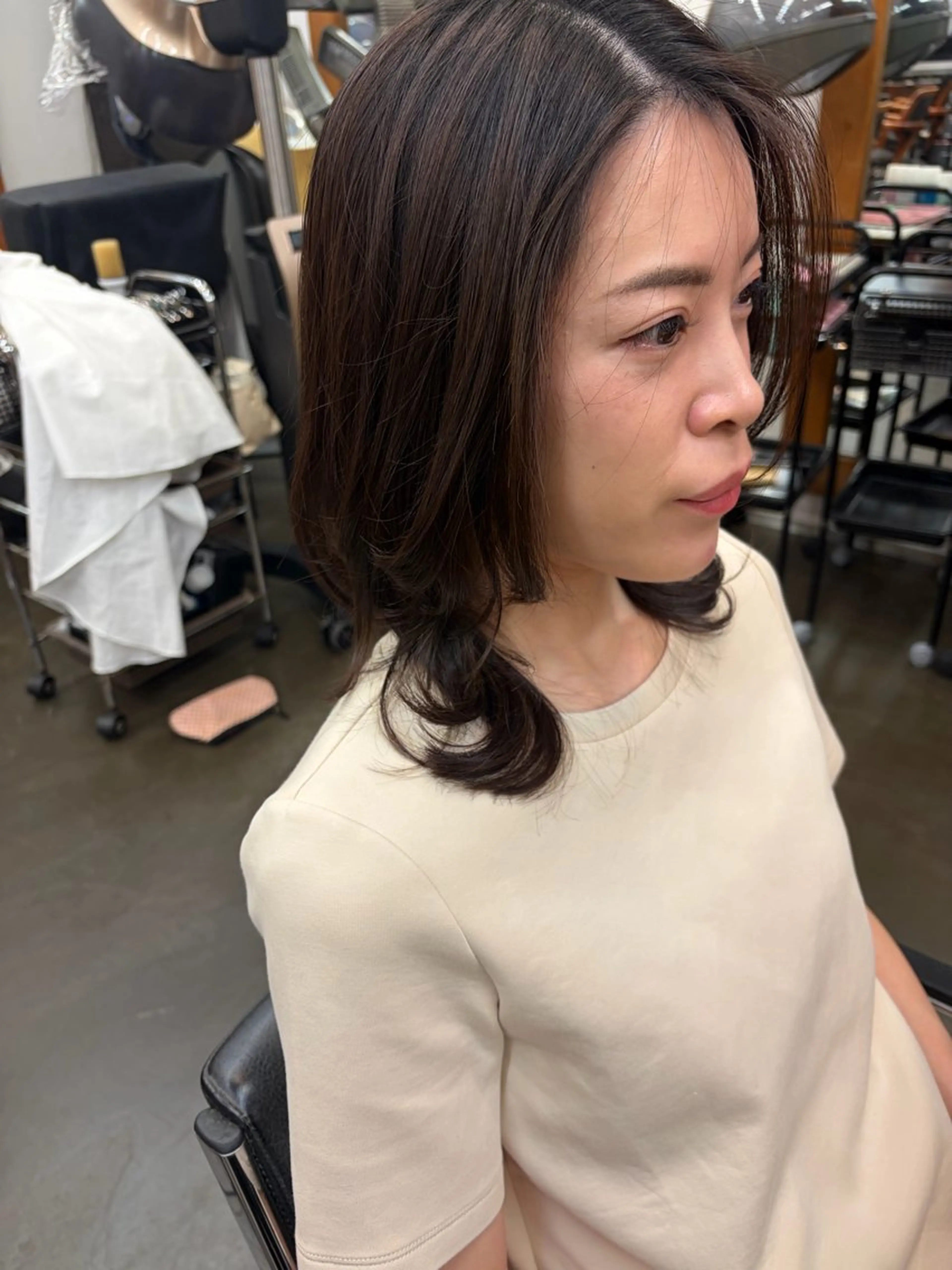 ミディアム レイヤーカット 外ハネヘア カット 中島 海斗のヘアスタイル