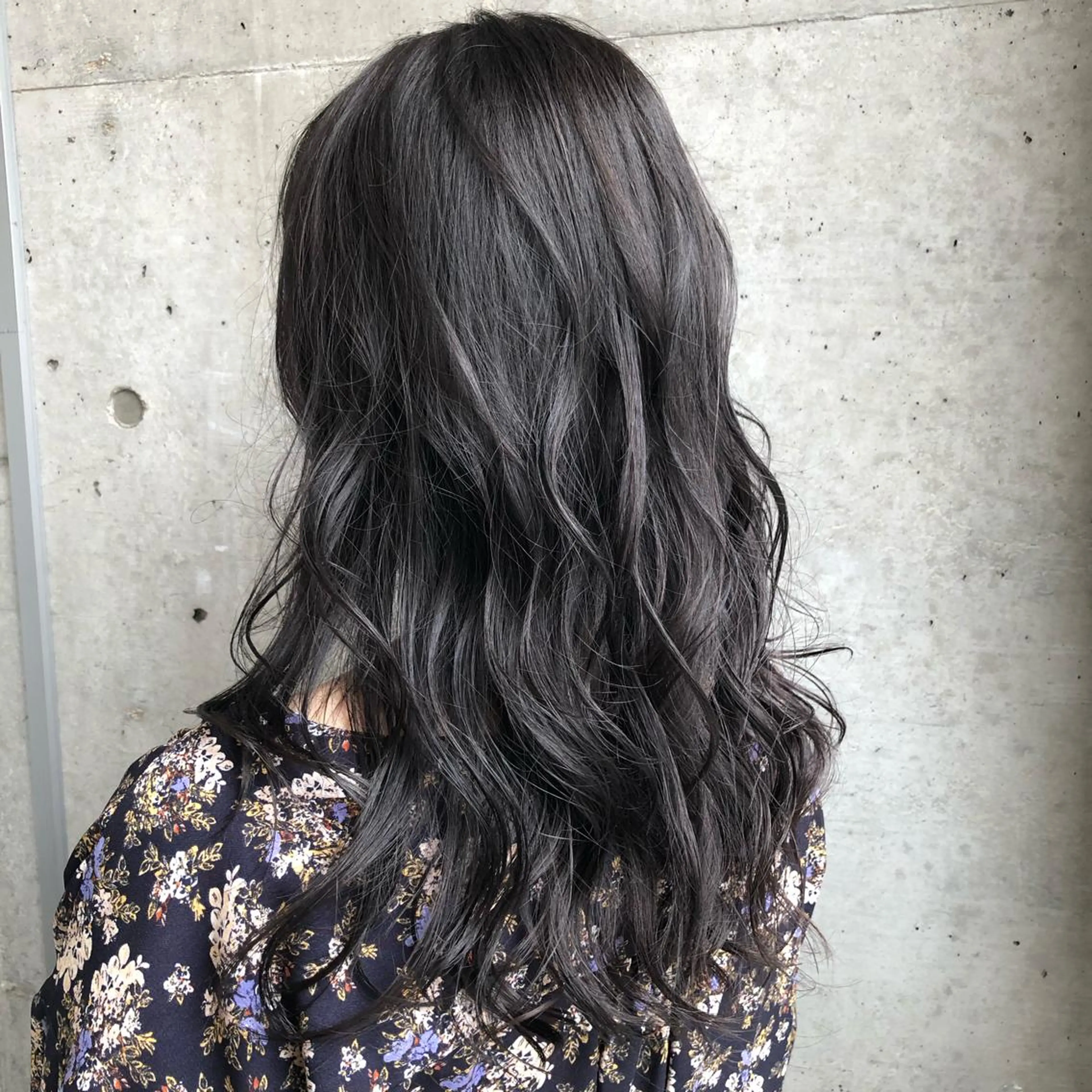 ロング カラー グレージュ 大栗 佑也  髪質改善のヘアスタイル