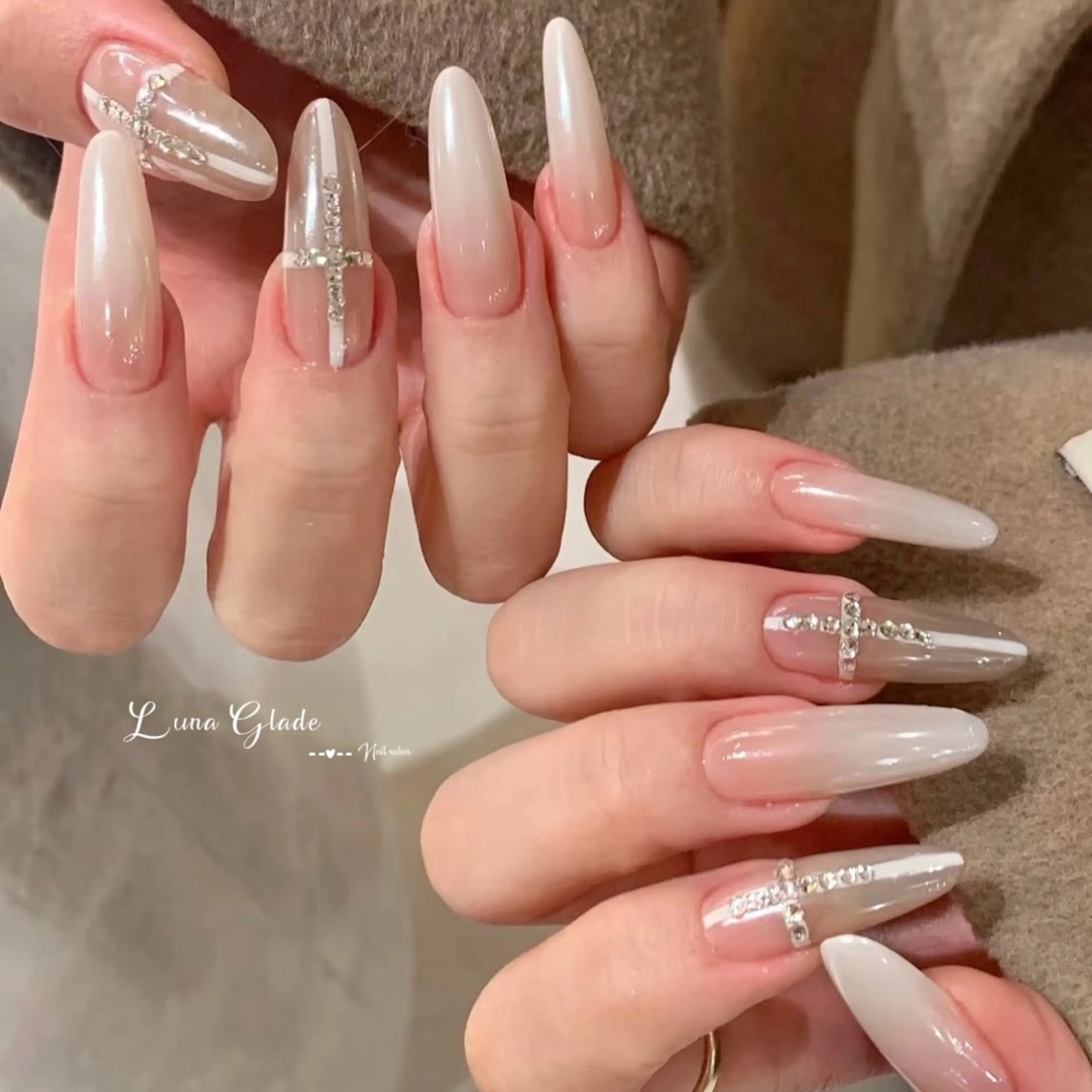 ネイル ハンドネイル Luna Gladeのネイルデザイン