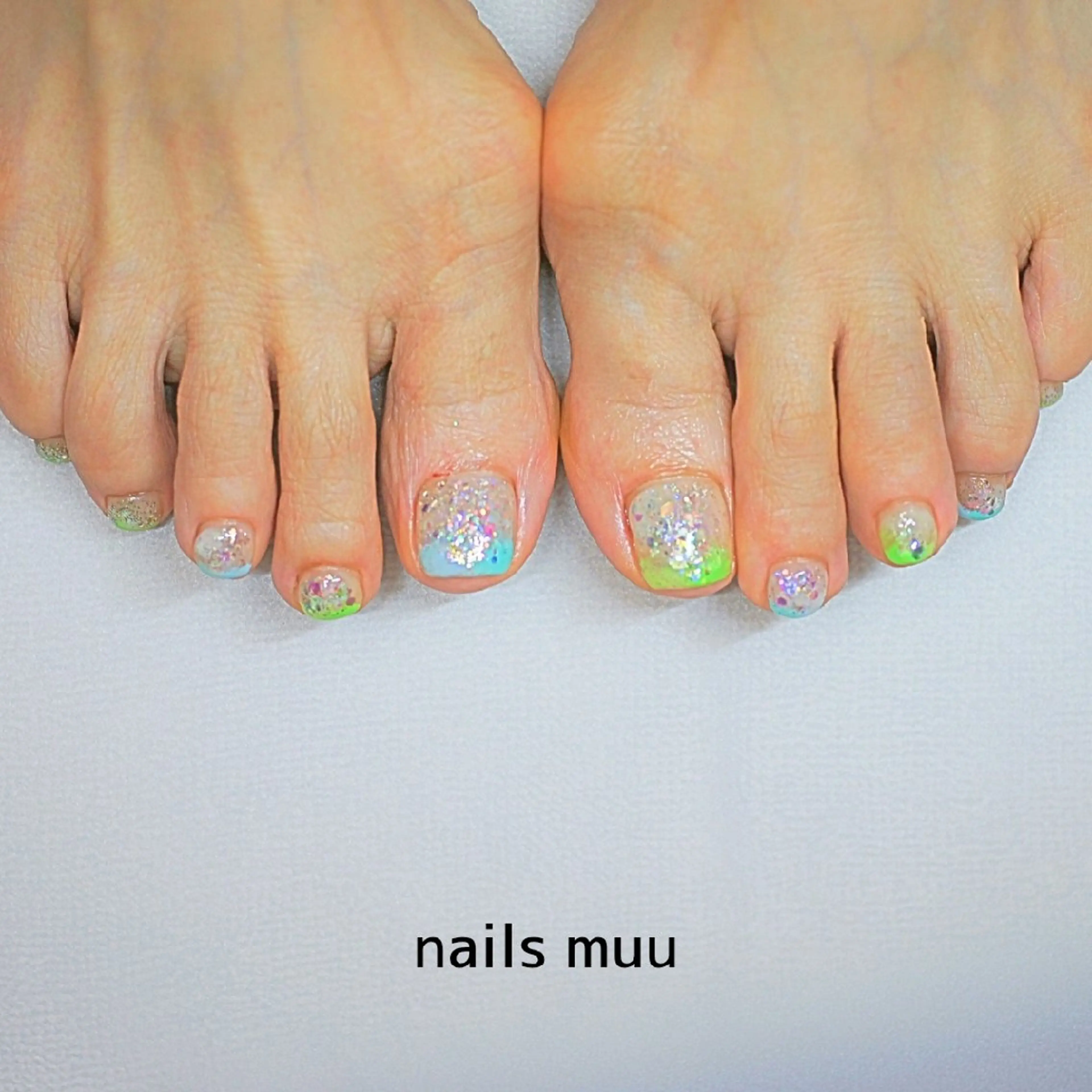 ネイル フットネイル キラキラネイル 夏ネイル フットネイル nails muu まゆのネイルデザイン