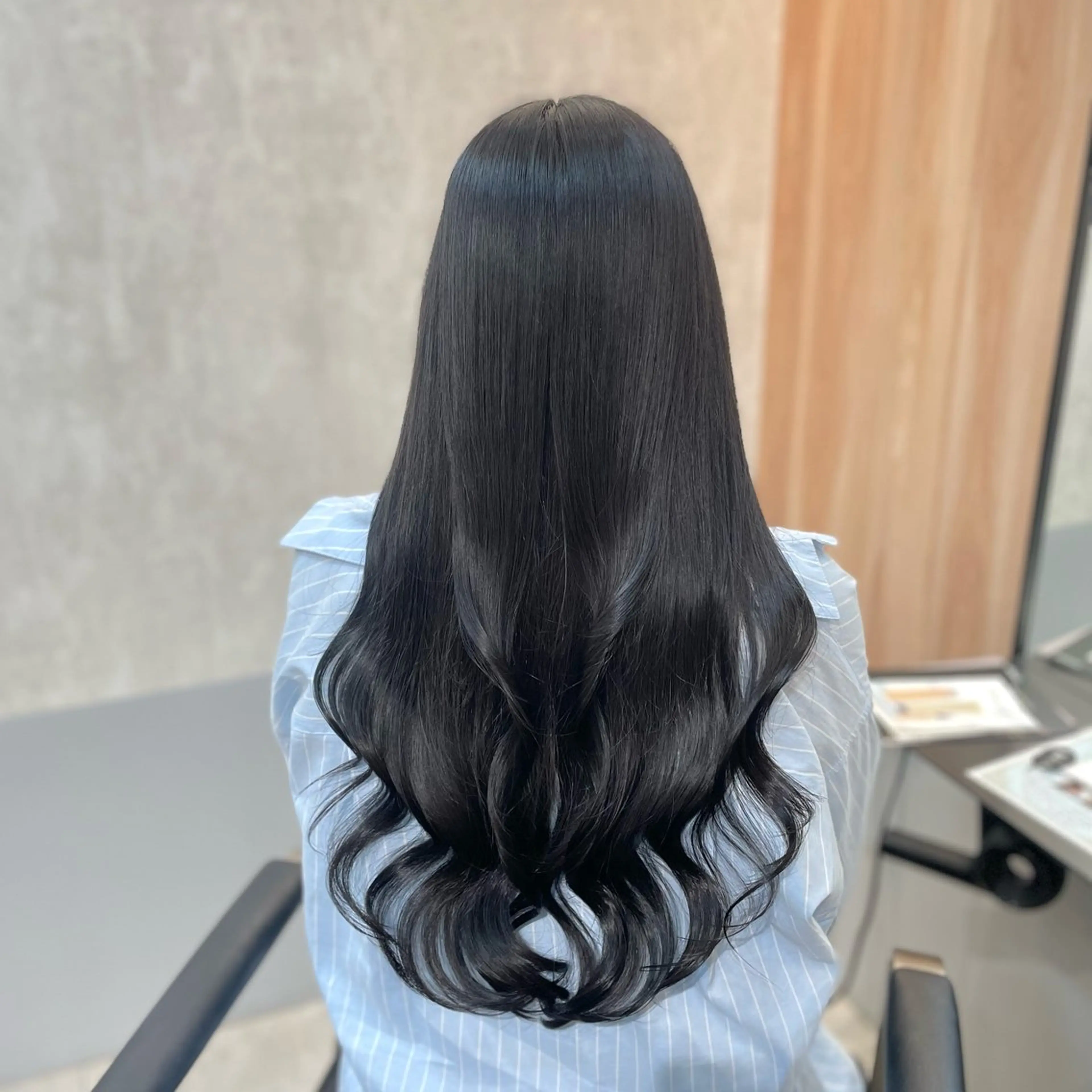 ロング カラー ブリーチ 透明感カラー ダブルカラー グレージュ ブリーチなしカラー ヘアカラー トリートメント ioe三宮🍀 よしかわ かなみのヘアスタイル