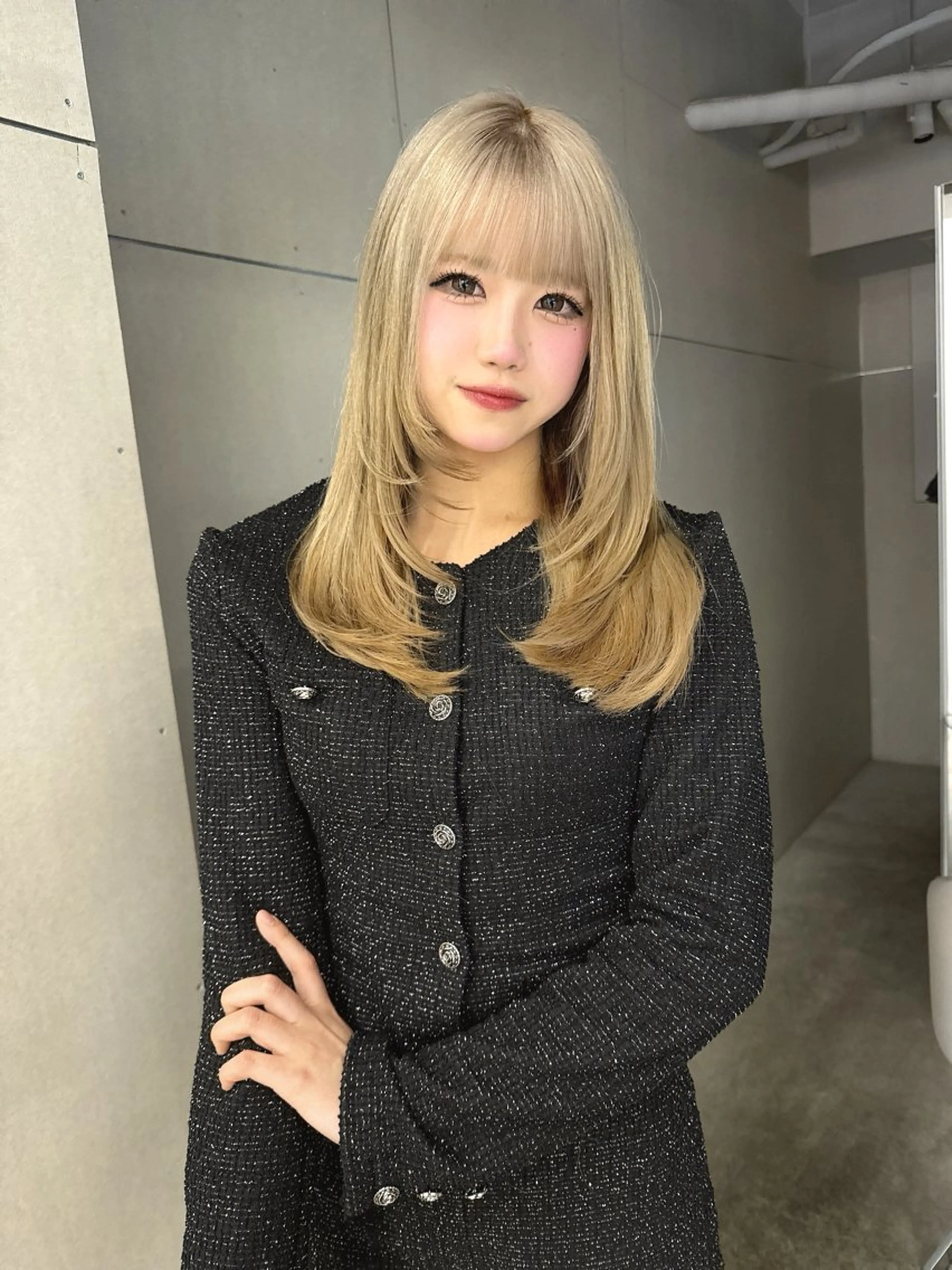 ロング カラー グレージュ ミルクティーグレージュ ヘアカラー GEM YURI ハイトーンカラーのヘアスタイル