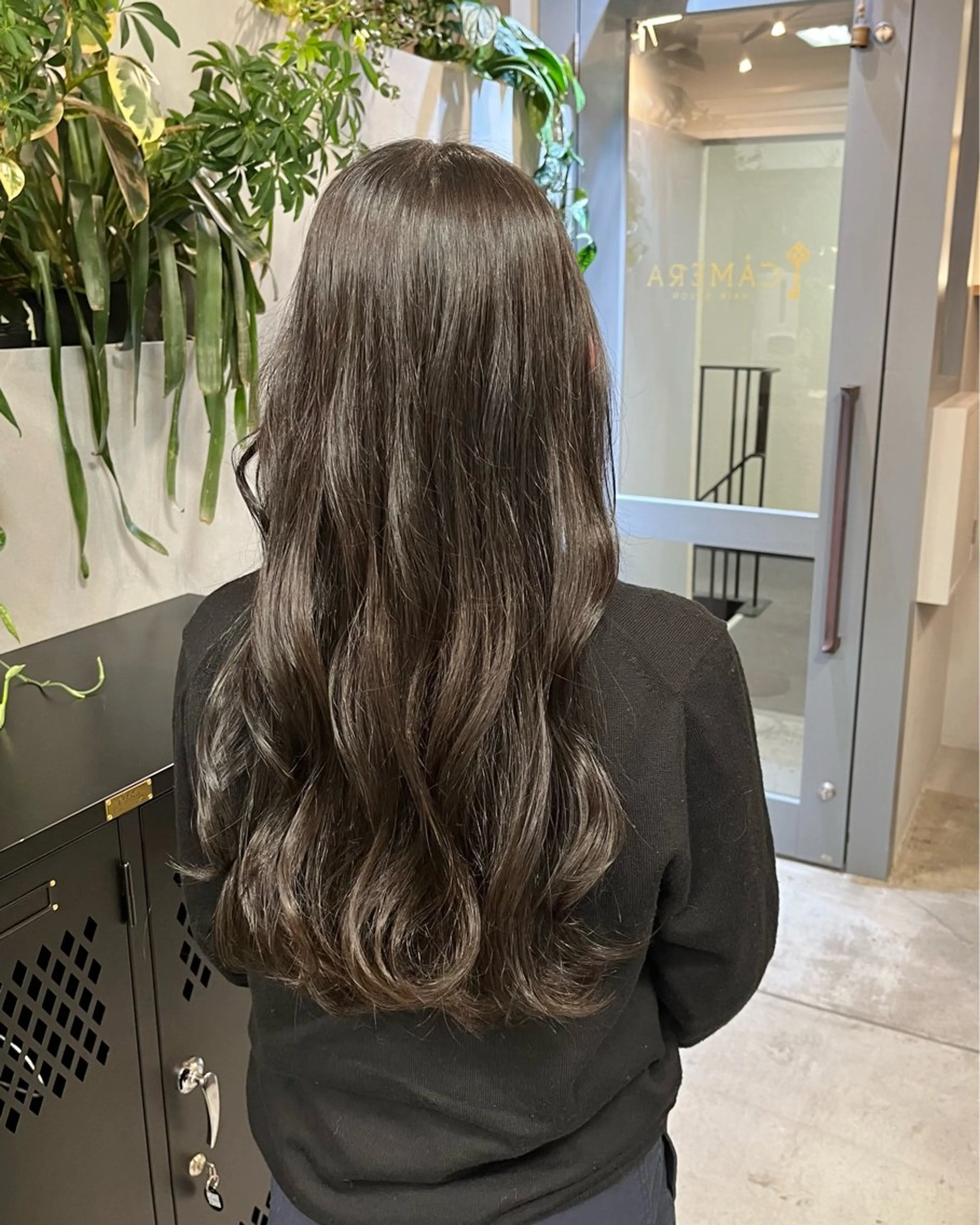 ロング カラー 黒髪 ヘアカラー 井手 咲乃のヘアスタイル
