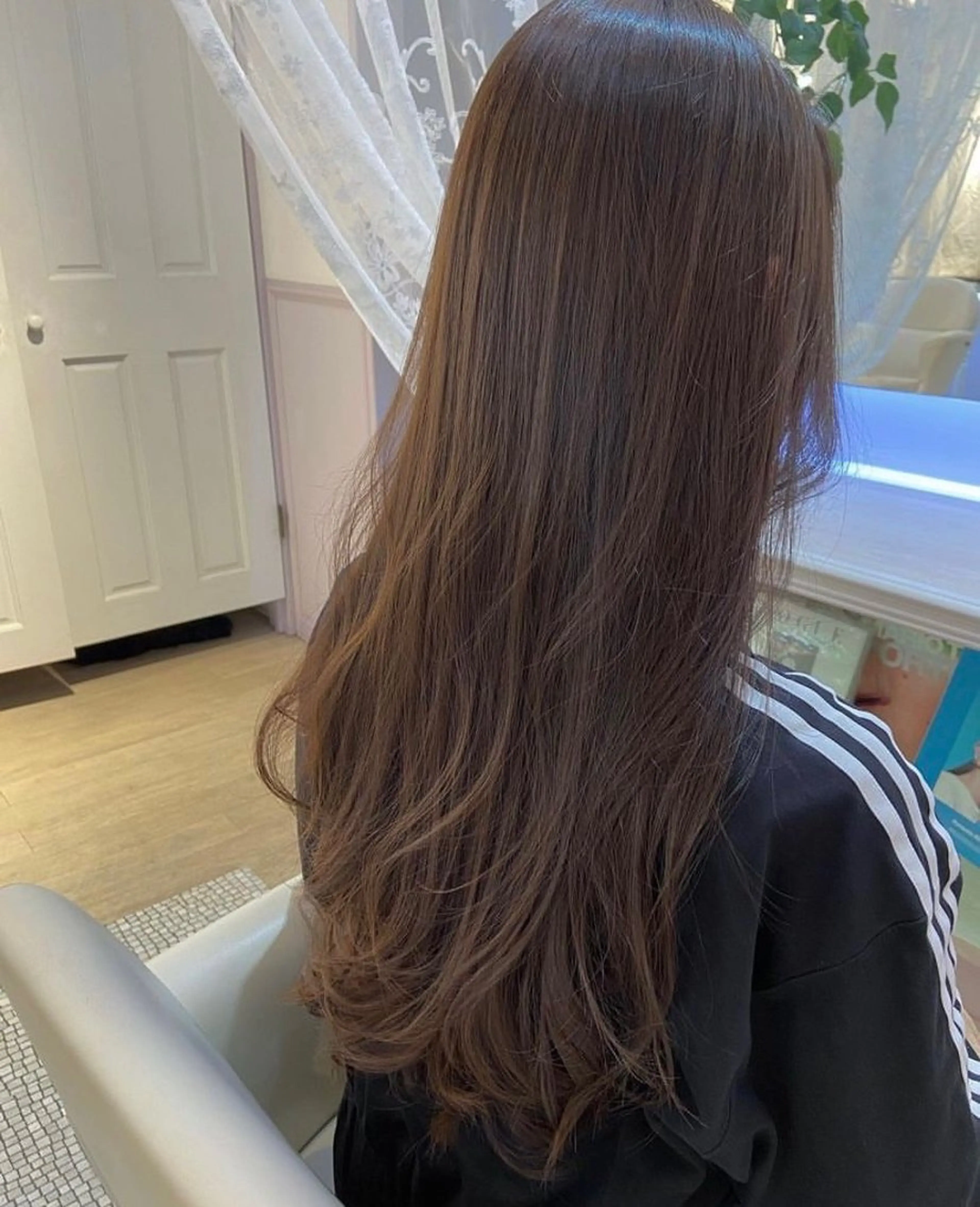 🎨カラーメニュー🎨　　【3回目以降のお客様】　🌼(白髪染め可)ワンカラー+Laurentトリートメント🌼の写真