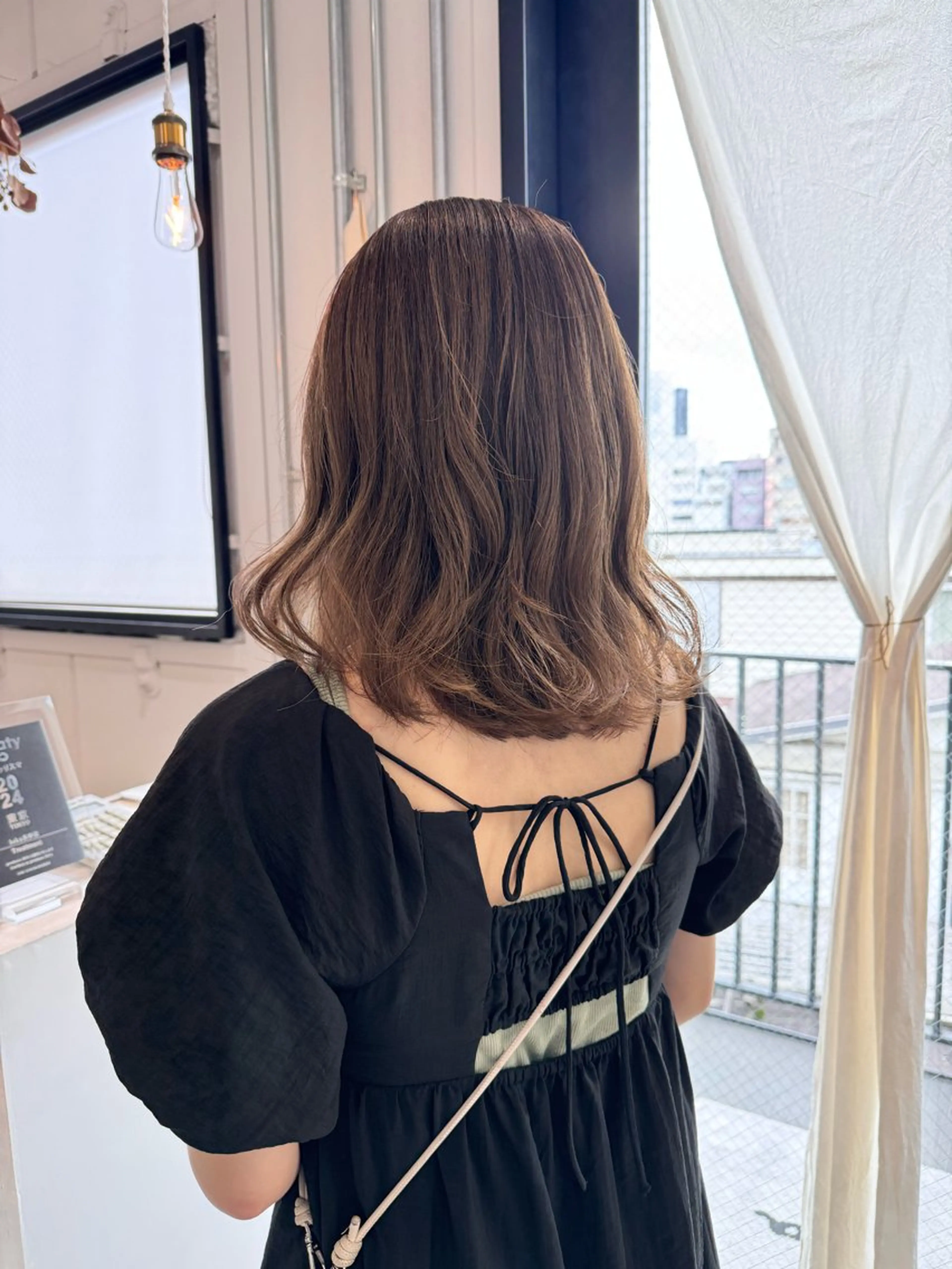 ミディアム カラー 松坂 真衣のヘアスタイル