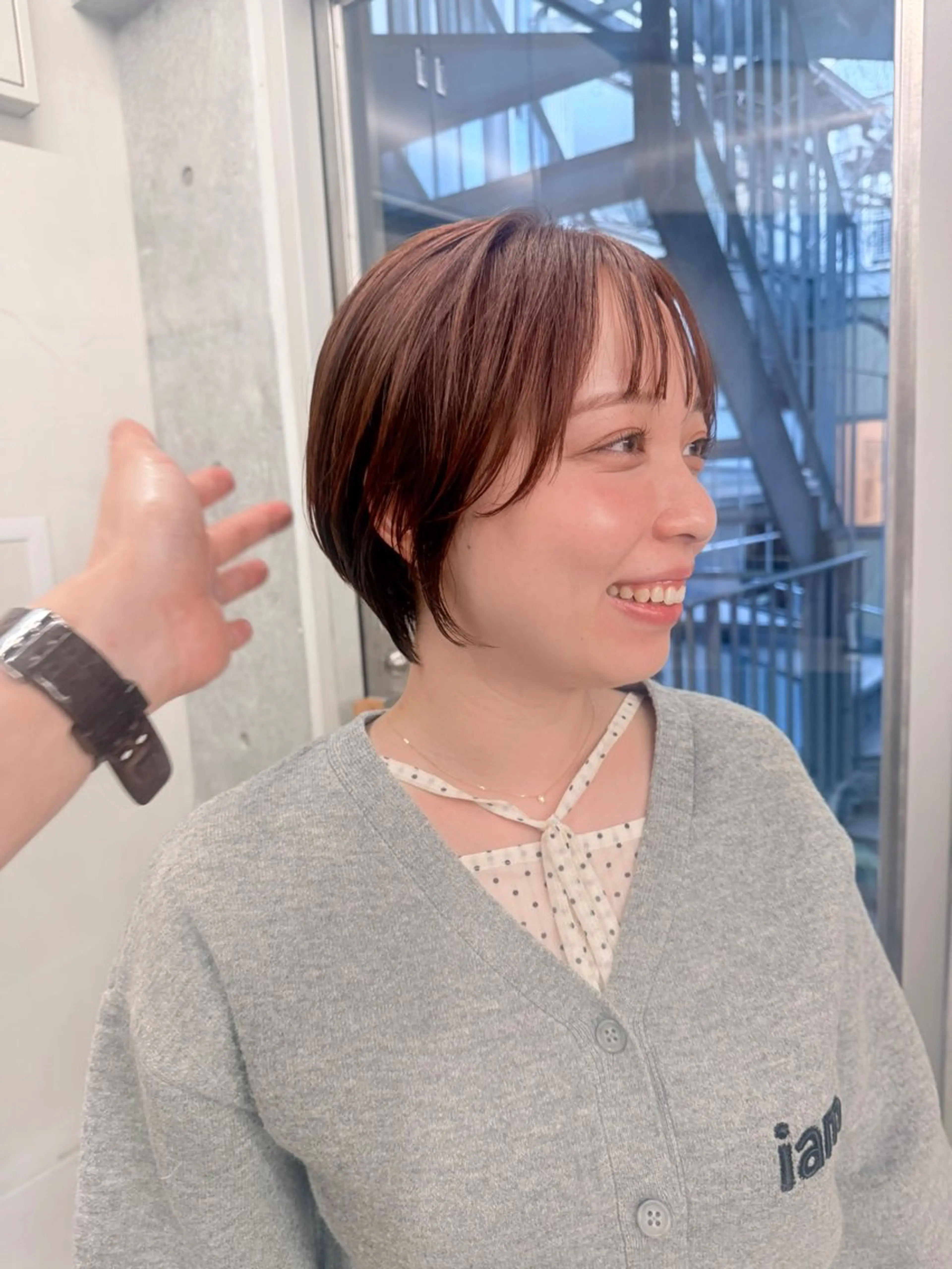 ショート カラー ショートボブ アッシュ ベージュカラー ブリーチ 透明感カラー カット ヘアカラー トリートメント 誰より丁寧なカット/ 小林輝/レイヤーのヘアスタイル