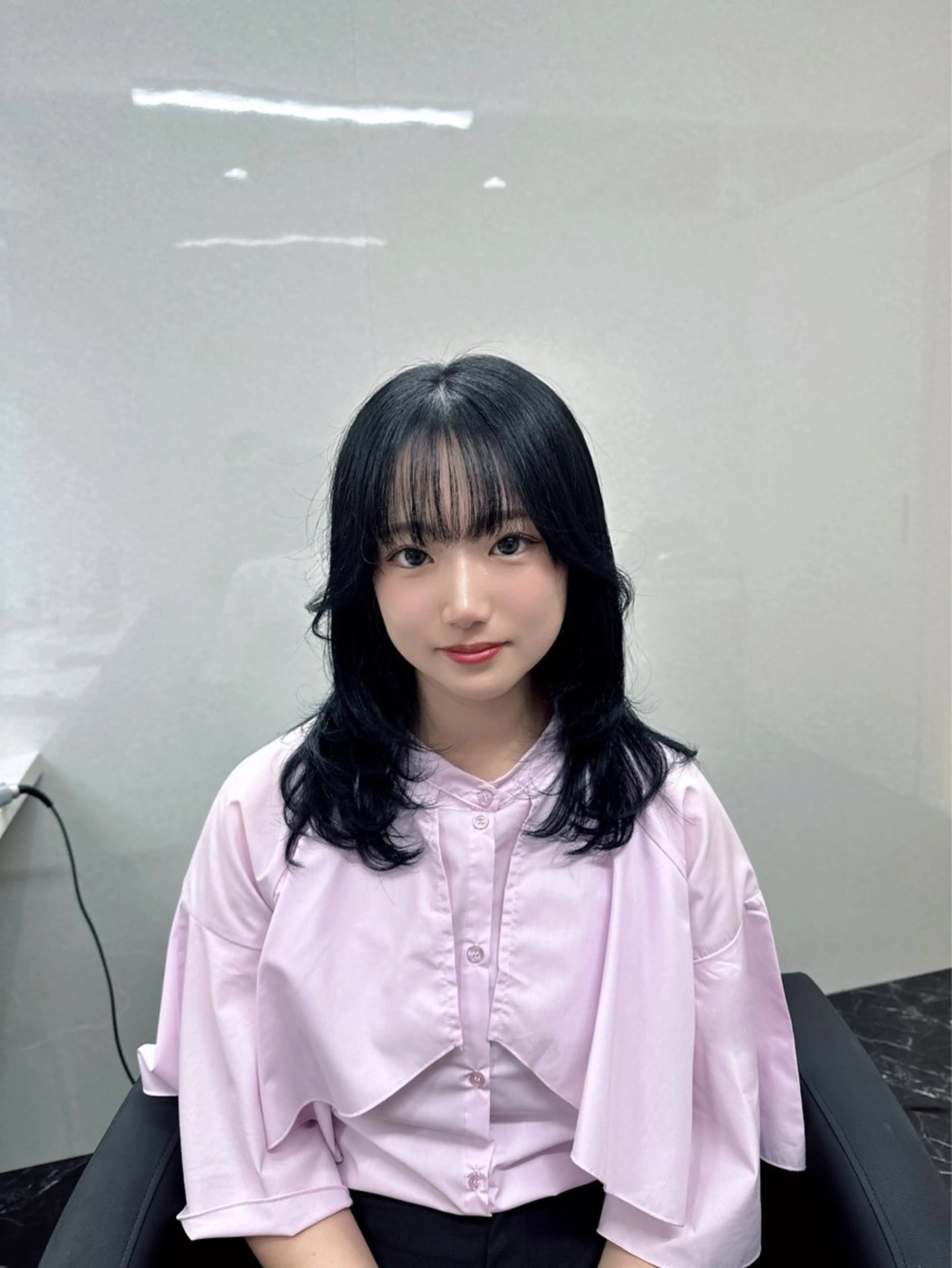 ミディアム カラー ウルフ&レイヤー特化 まとまる美髪矯正のヘアスタイル