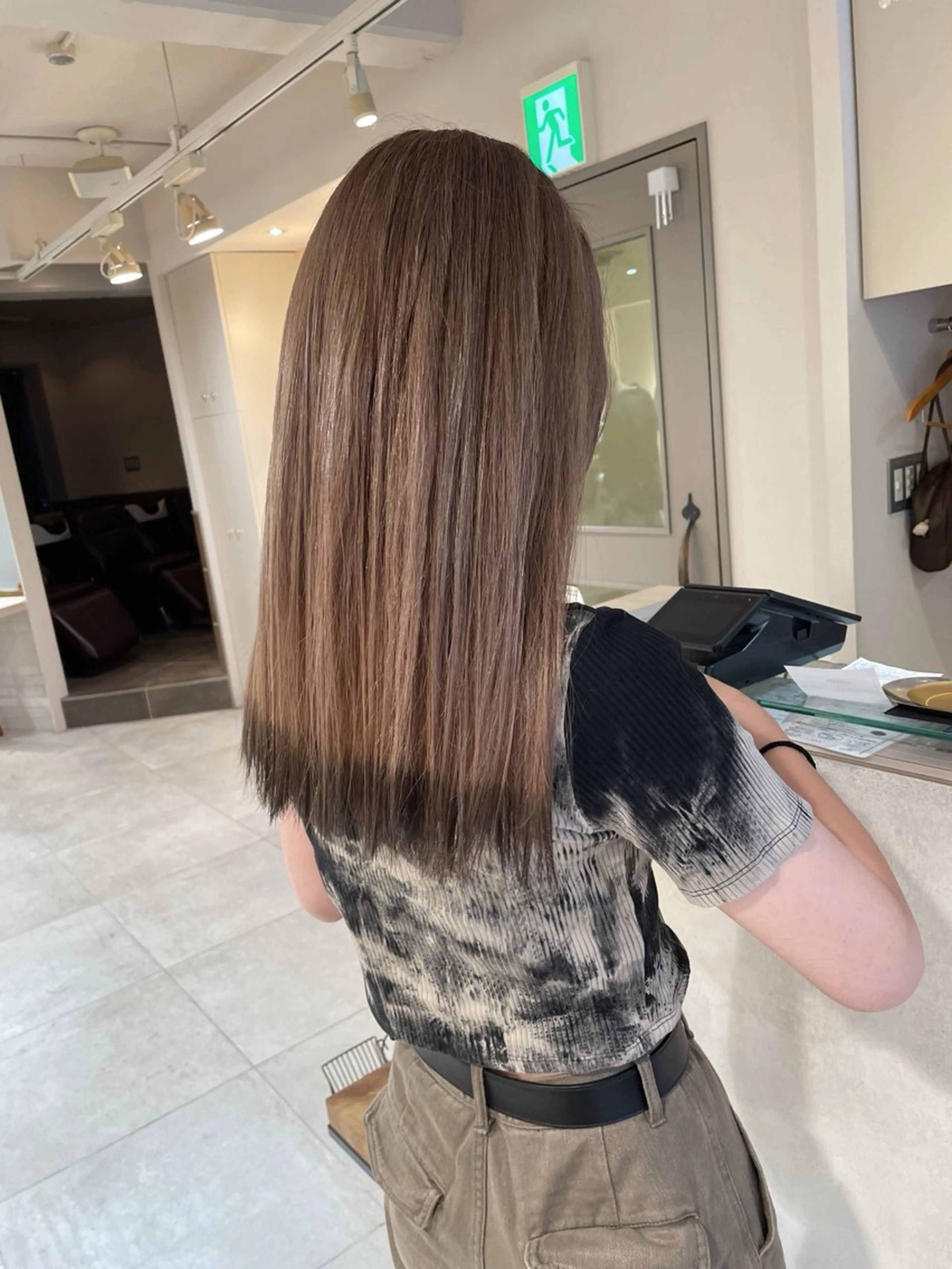 ロング カラー ベージュカラー 黒髪 ミルクティーベージュ カット ヘアカラー トリートメント 切りっぱなしボブ ソノキユウカのヘアスタイル