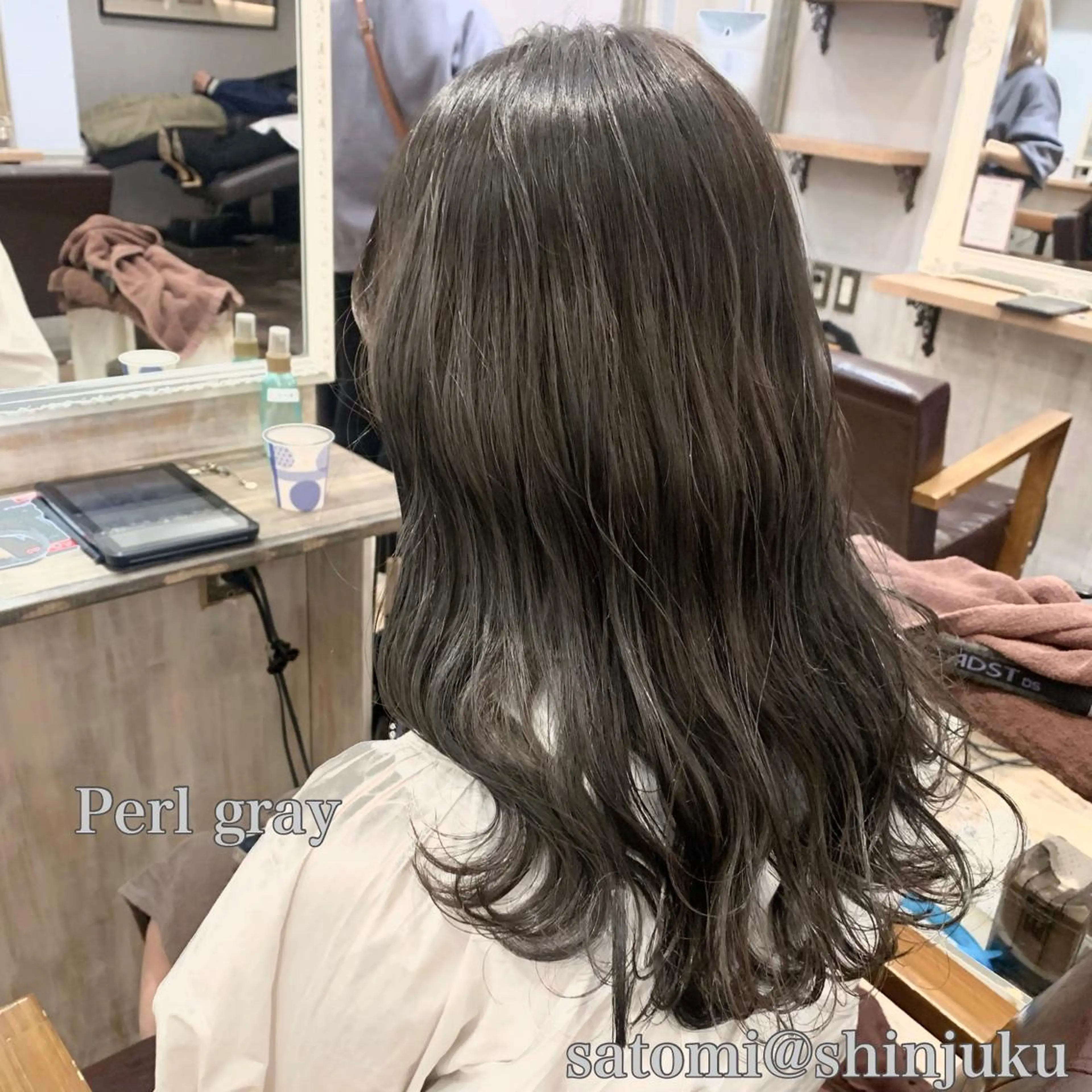 セミロング カラー グレージュ 淡色ふんわりhair 新宿satomiのヘアスタイル