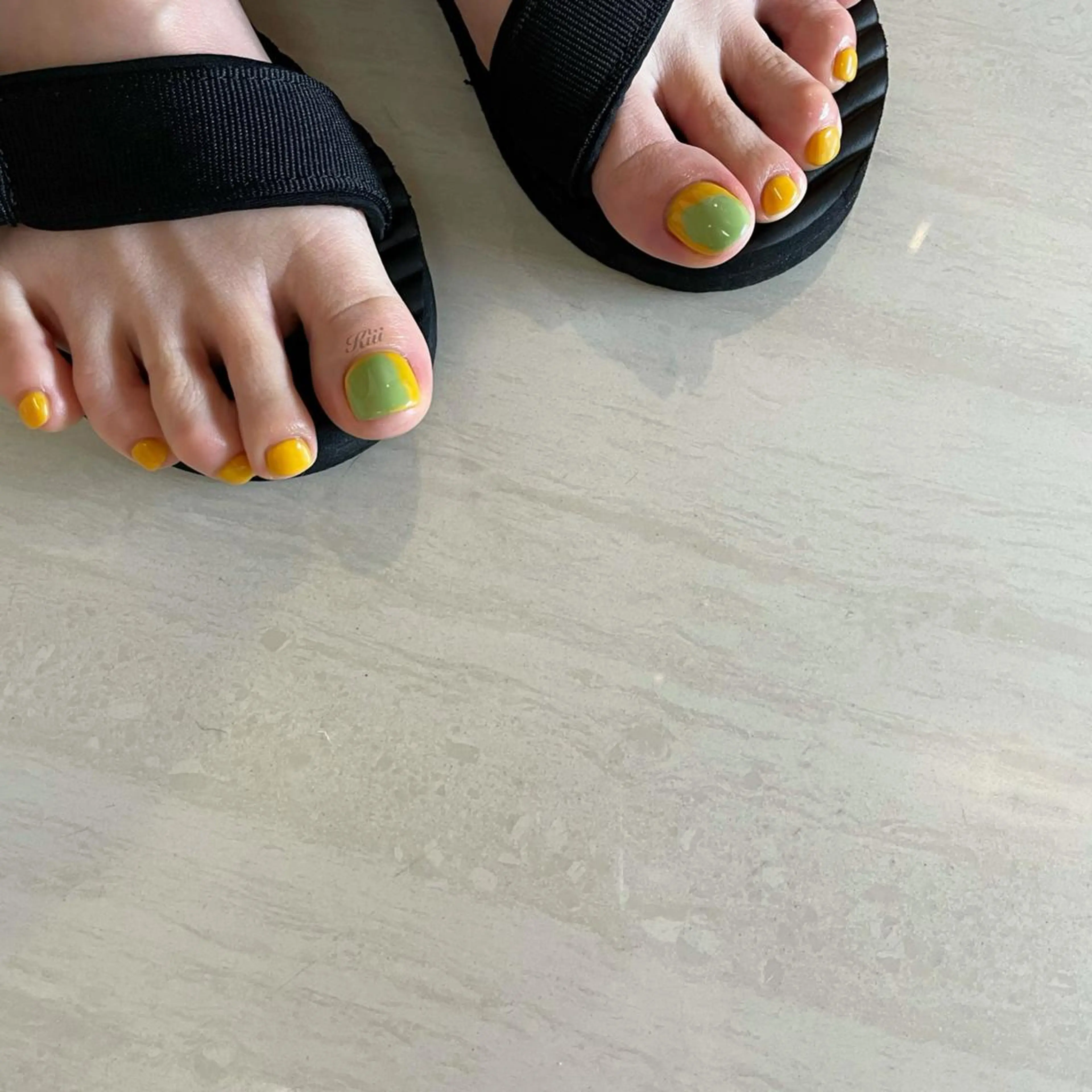 ネイル フットネイル ハンドネイル フットネイル kiii.__ ✴︎*のネイルデザイン