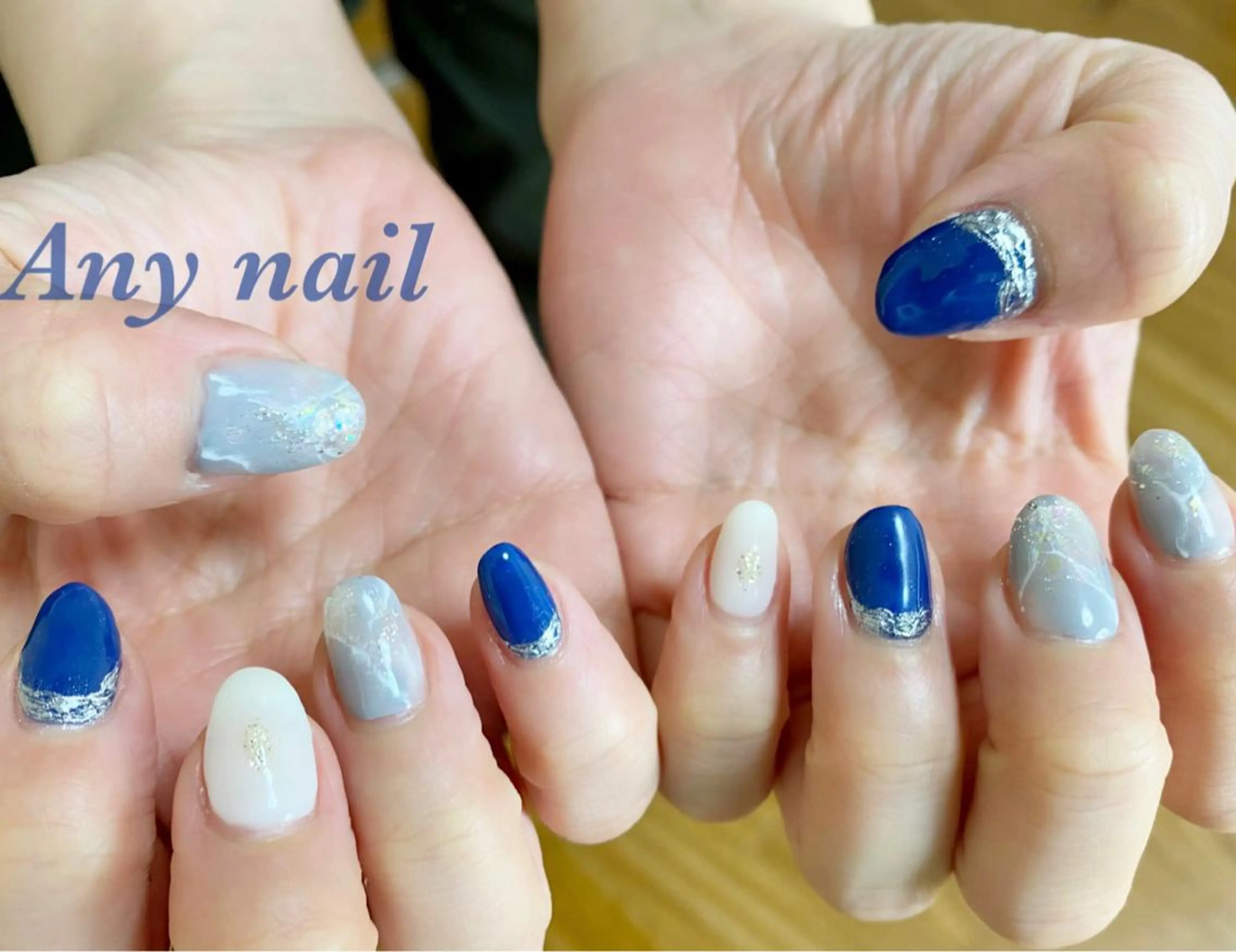 ネイル アートネイル 大理石ネイル(マーブル) ミラーネイル ネイビー ハンドネイル 岩澤 恵子のネイルデザイン