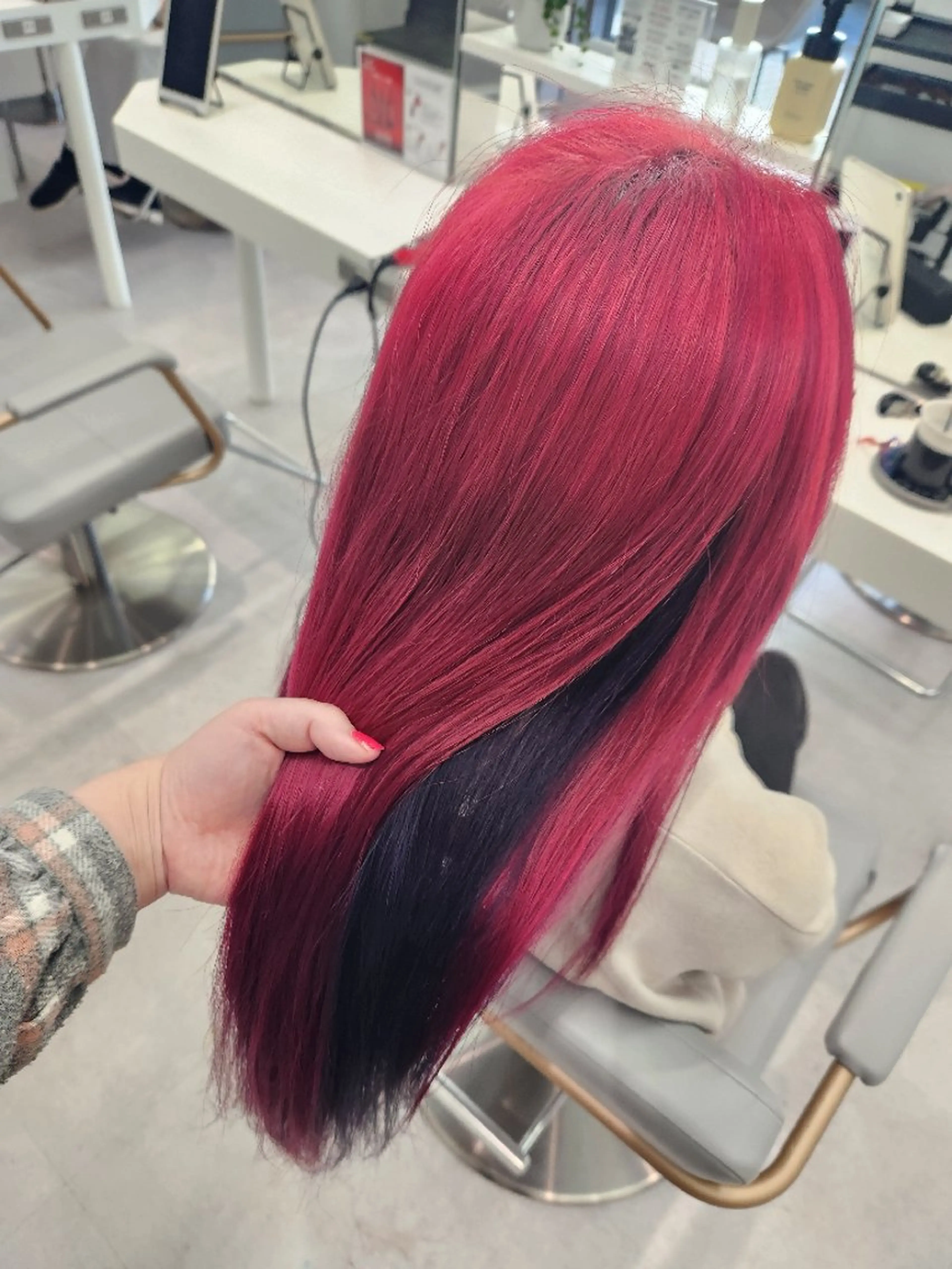 ロング カラー デザインカラー ハイトーンカラー イルミナカラー インナーカラー ピンクカラー ヘアカラー トリートメント 推しアニメカラー🌈 ツヤ透明感カラー🦄のヘアスタイル