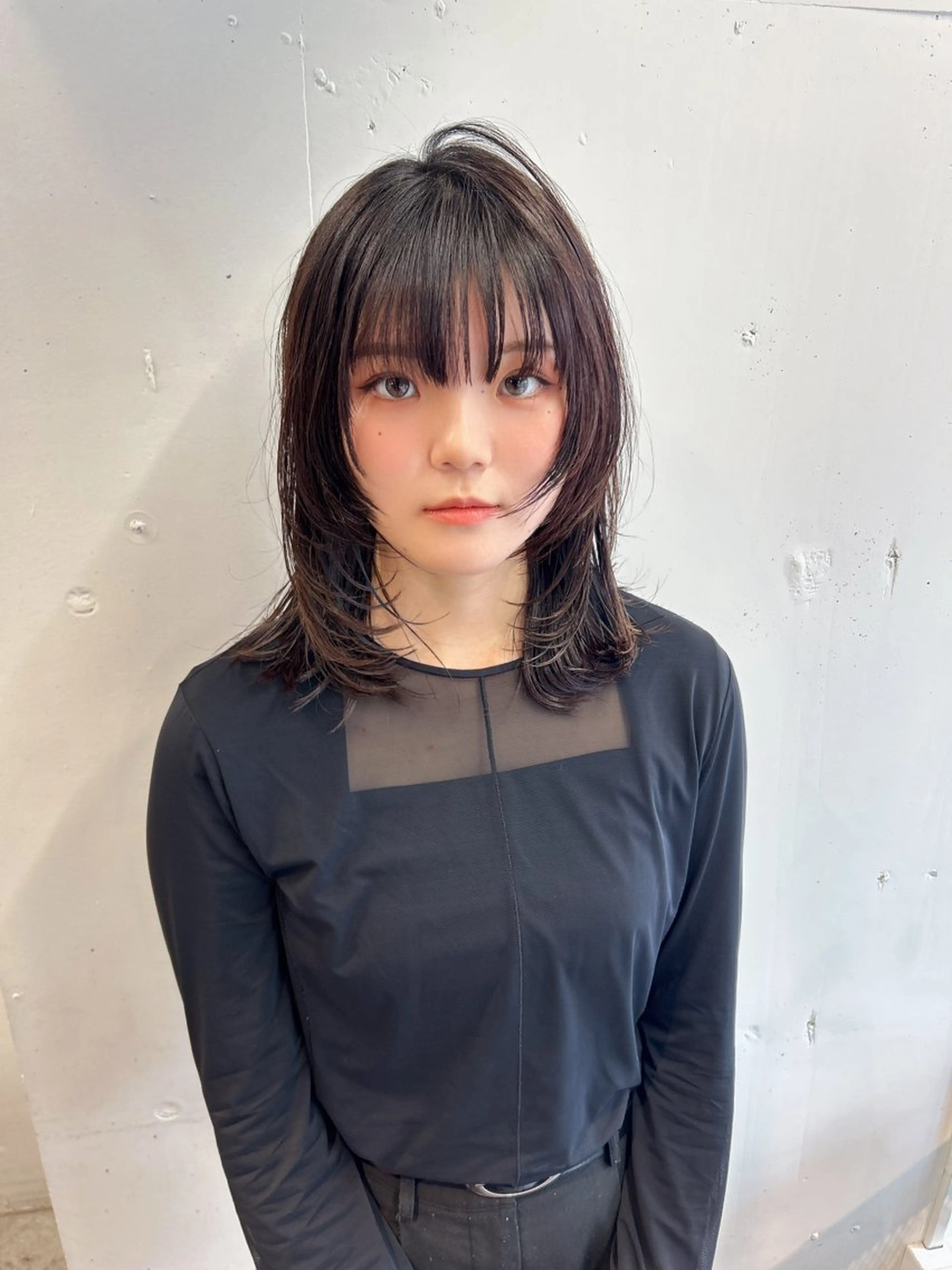 ミディアム カラー アッシュ アッシュブラウン ブラウンカラー ウルフカット カット ヘアカラー AILEE所属・ウルフカット レイヤーカット上柿のヘアスタイル