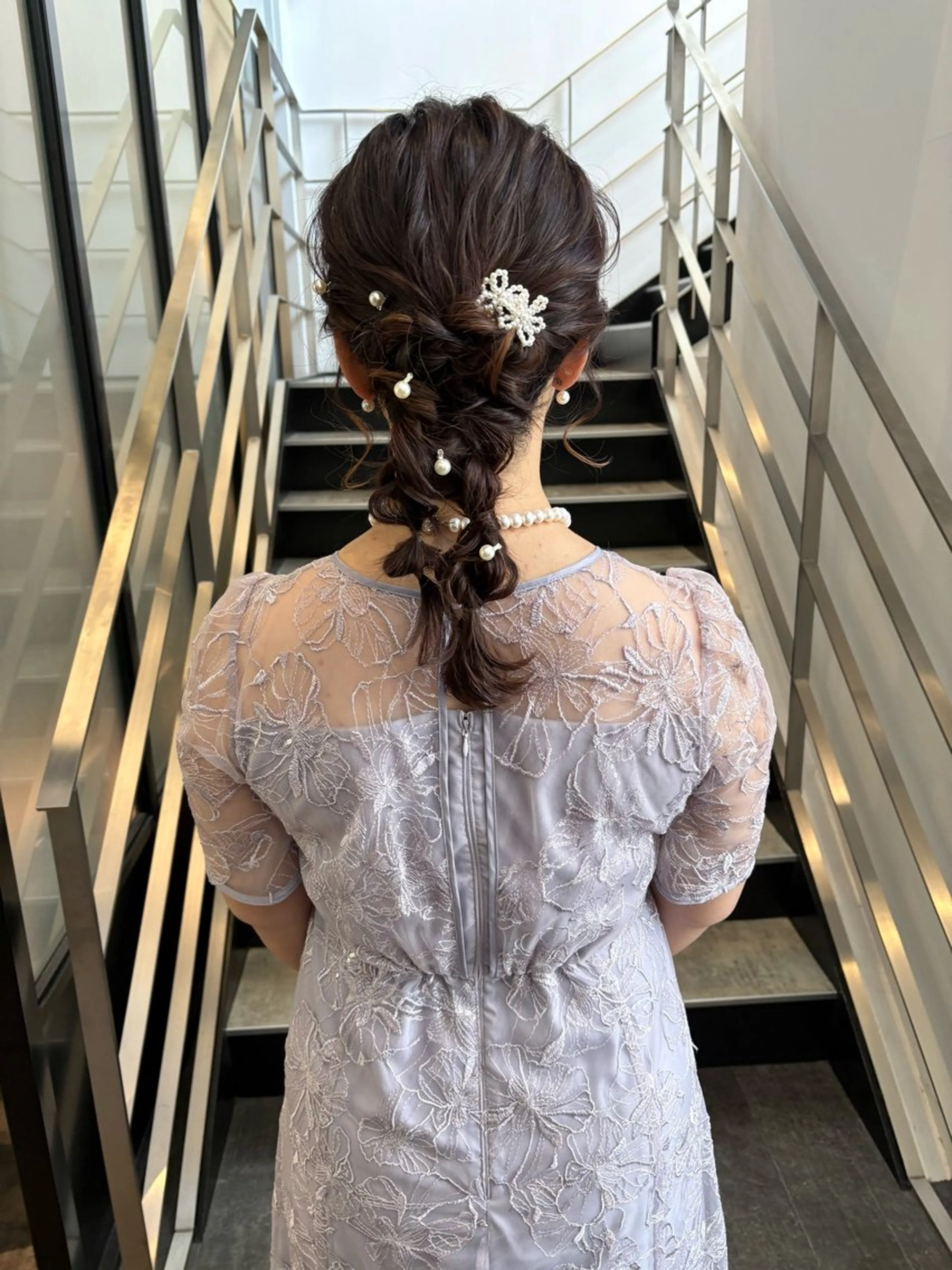 ロング ヘアアレンジ 結婚式・ブライダル ヘアセット mao | 柔らか艶カラー🫧のヘアスタイル