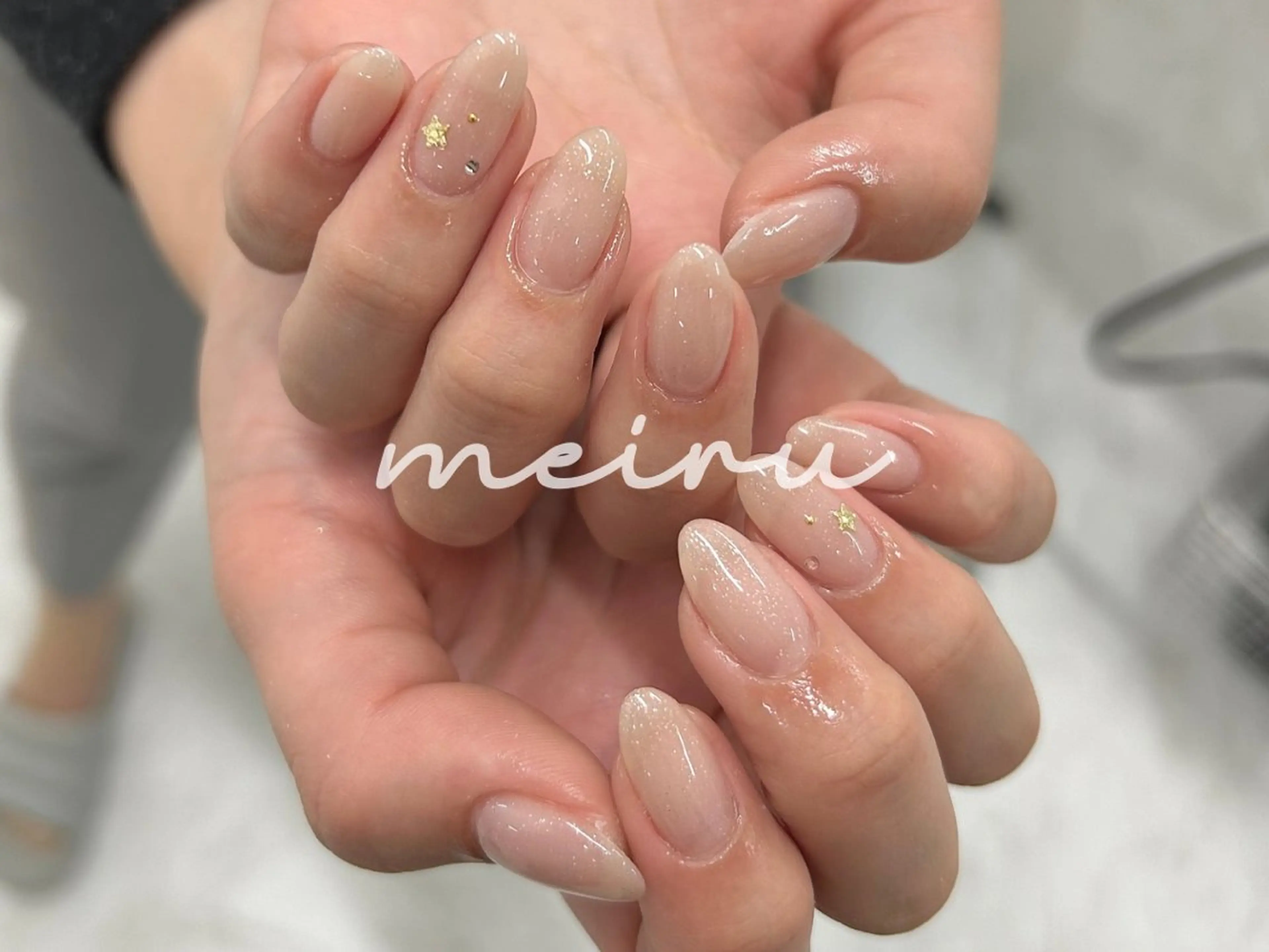 ネイル ラメ(グリッター) オフィスネイル ワンカラーネイル 🤍meiru 🤍ネイリストのネイルデザイン