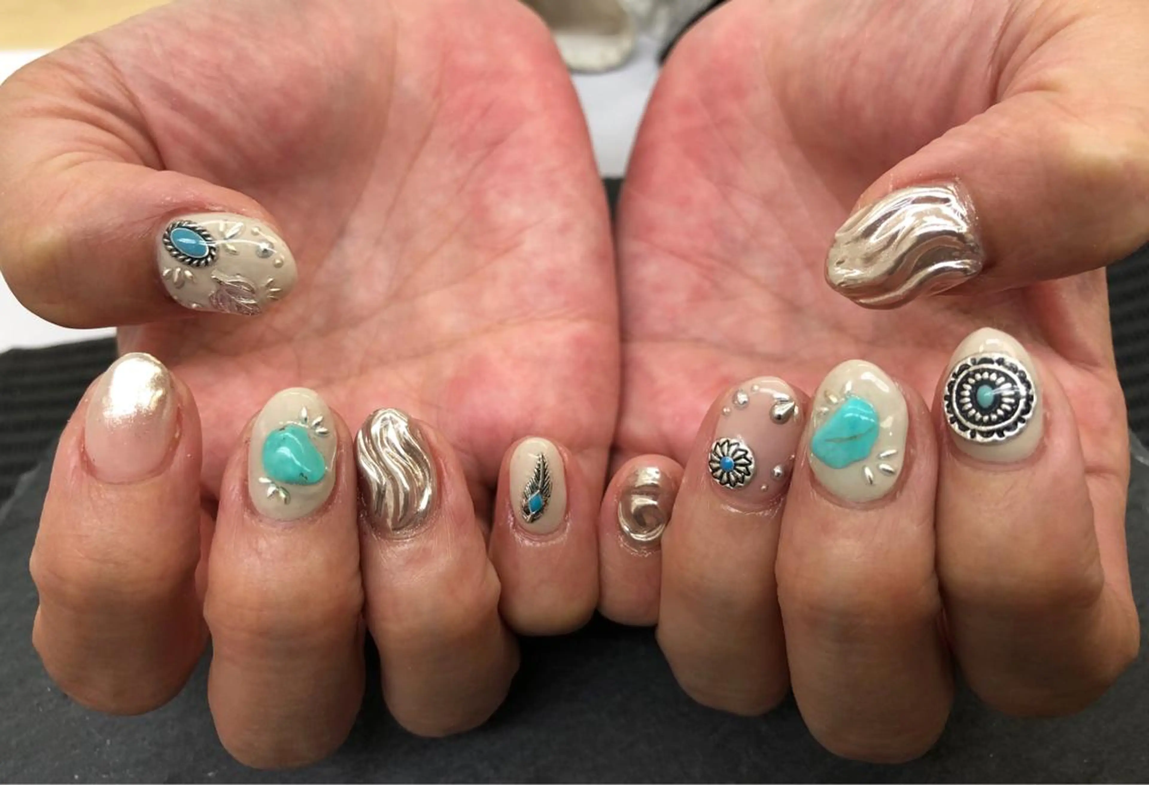 ネイル アートネイル ストーンネイル esNail&eye イーズネイル＆アイのネイルデザイン