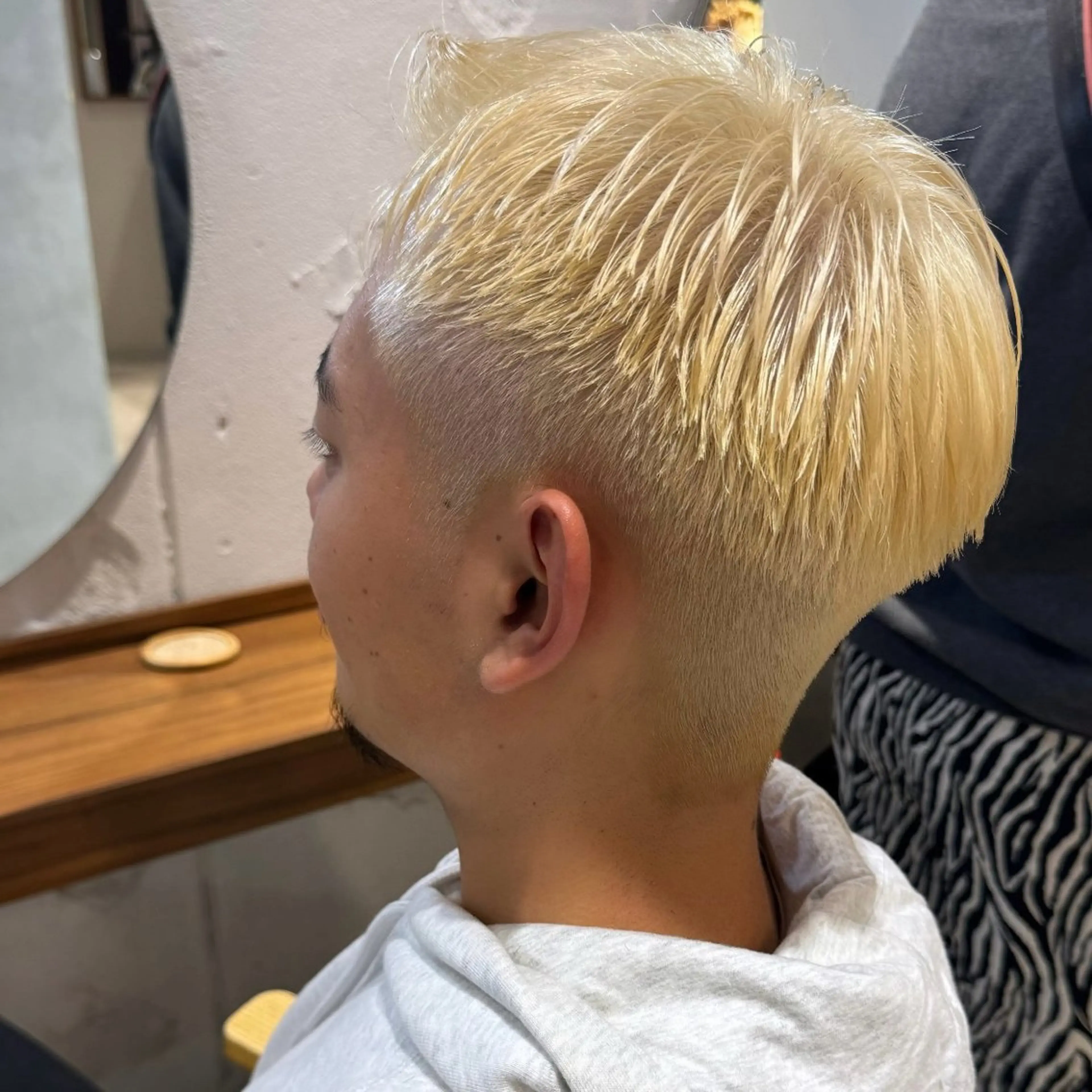 カラー 抜きっぱなしブロンド 優梨 EIGHT💞のヘアスタイル