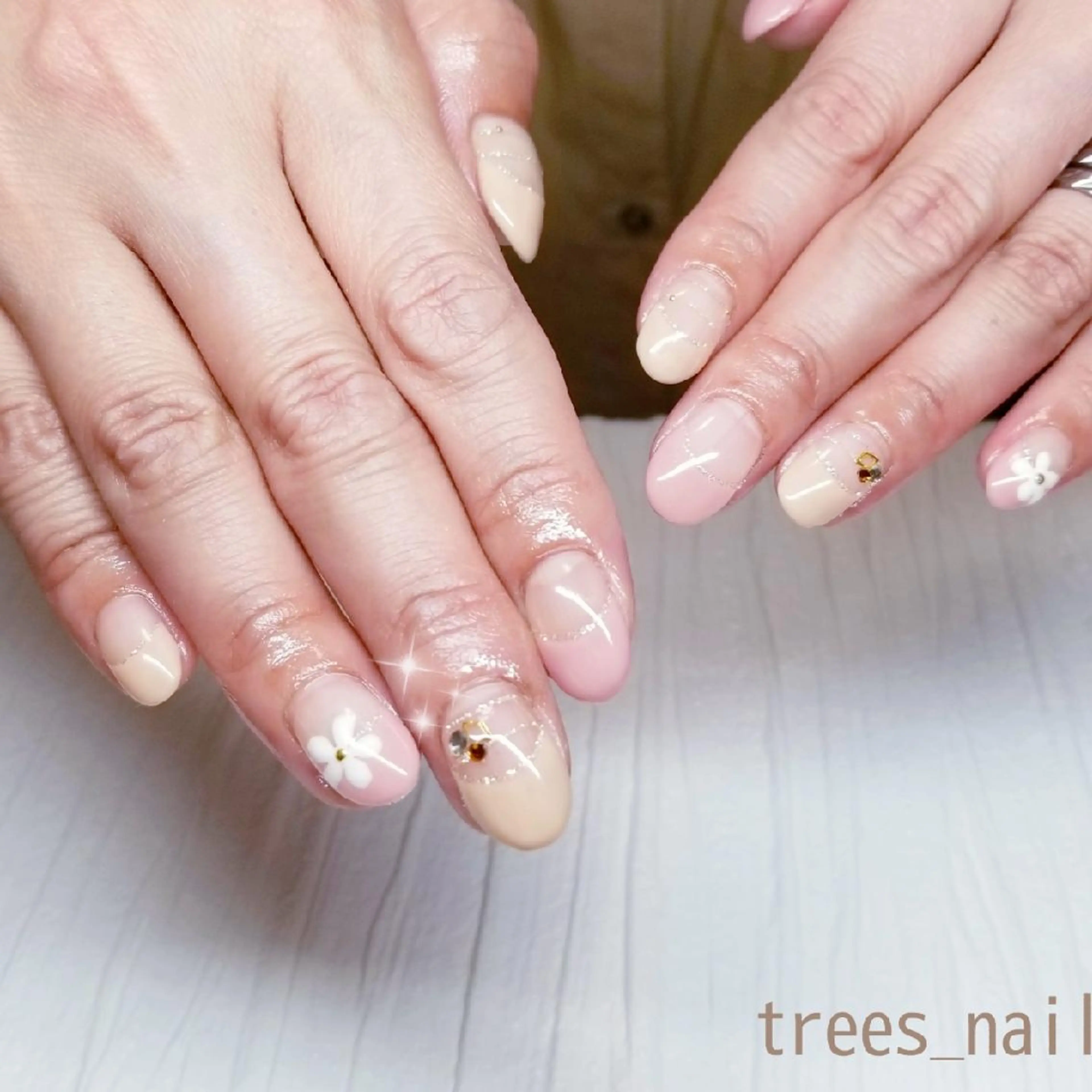 ネイル フラワーネイル フレンチネイル ガーリー ラメ(グリッター) ピンク ハンドネイル フットネイル trees_ nailのネイルデザイン