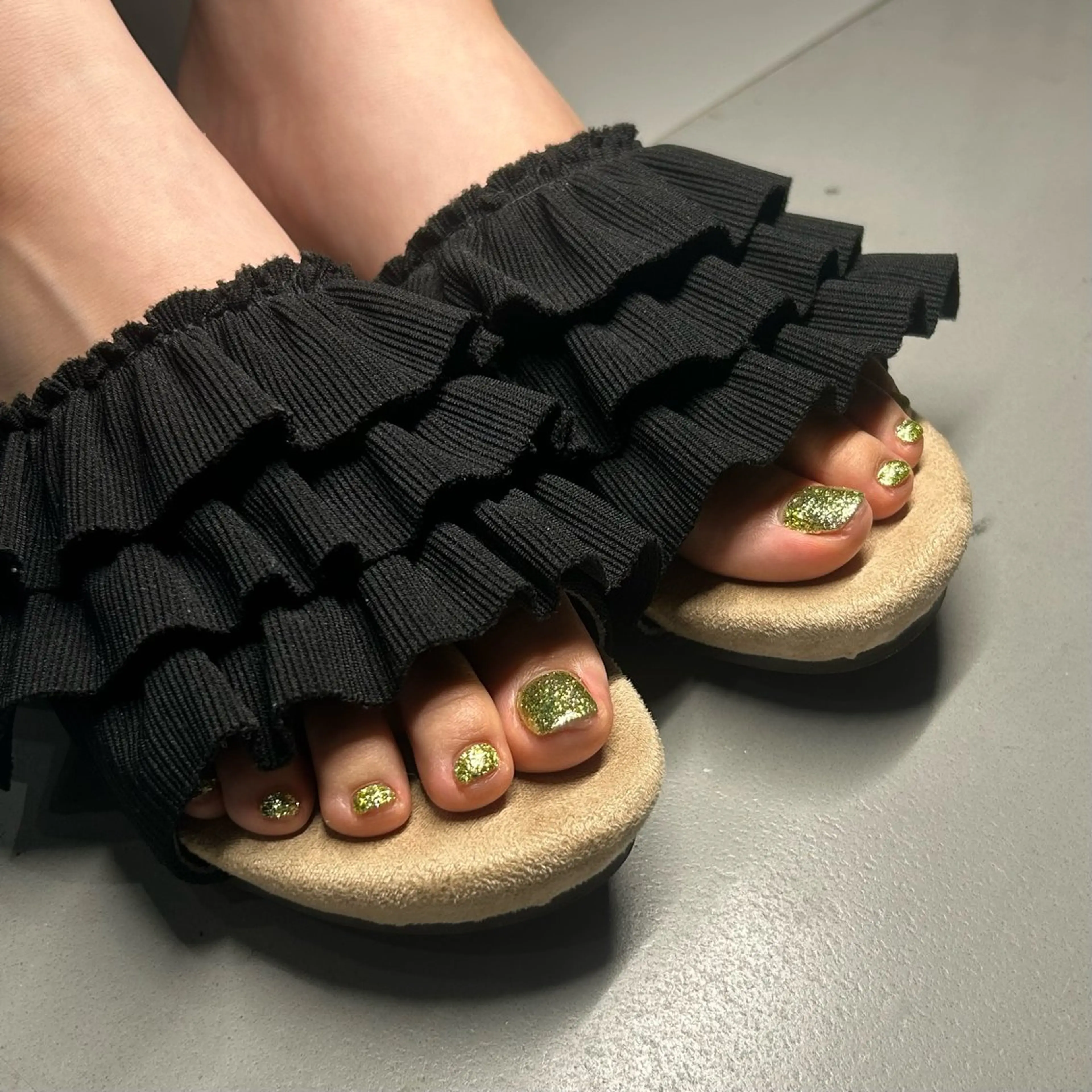 ネイル フットネイル ワンカラーネイル née高橋 梨菜のネイルデザイン