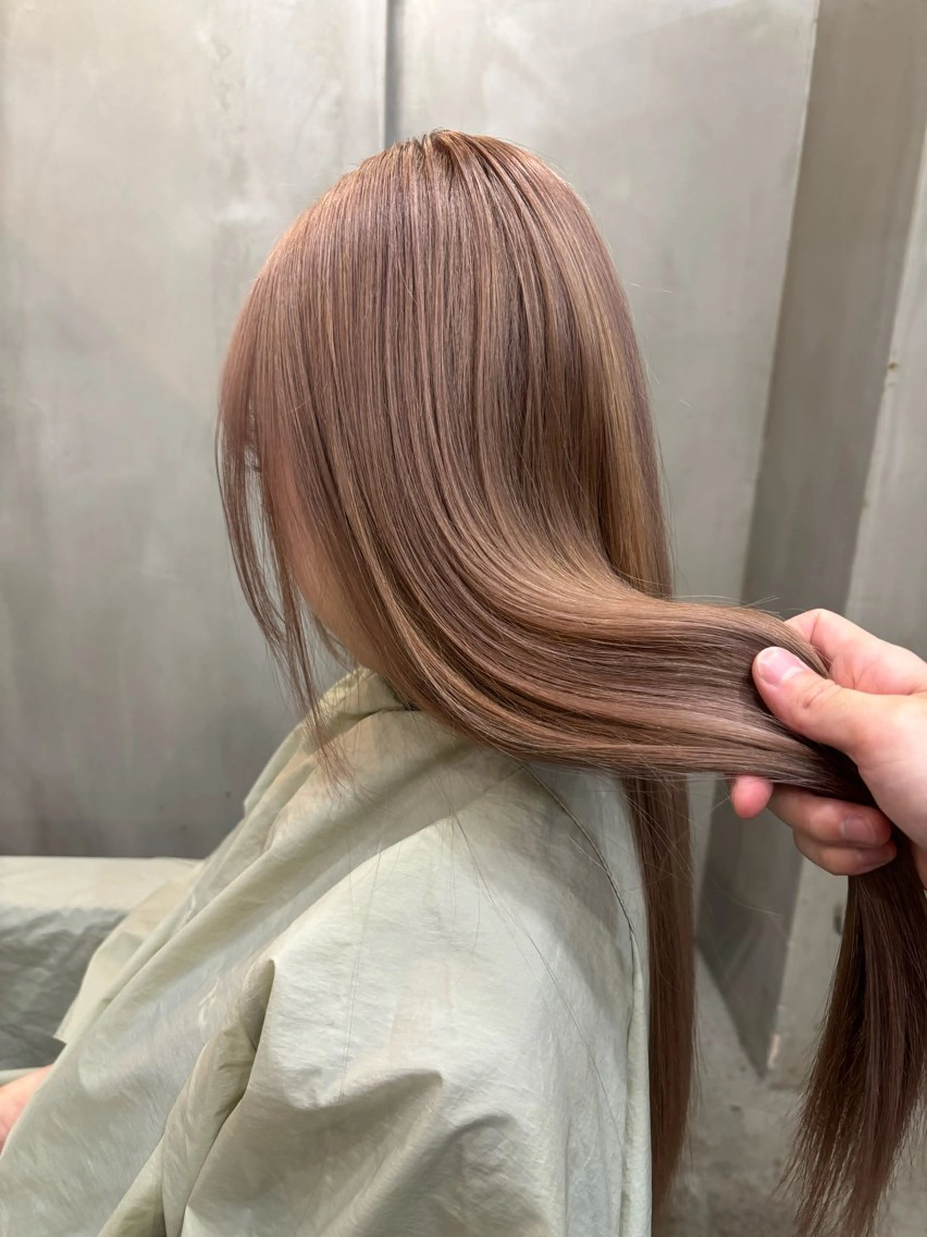 ロング カラー ベージュカラー ミルクティーベージュ ヘアカラー VOYAGE所属・中園康 /カラー/ブリーチのヘアスタイル