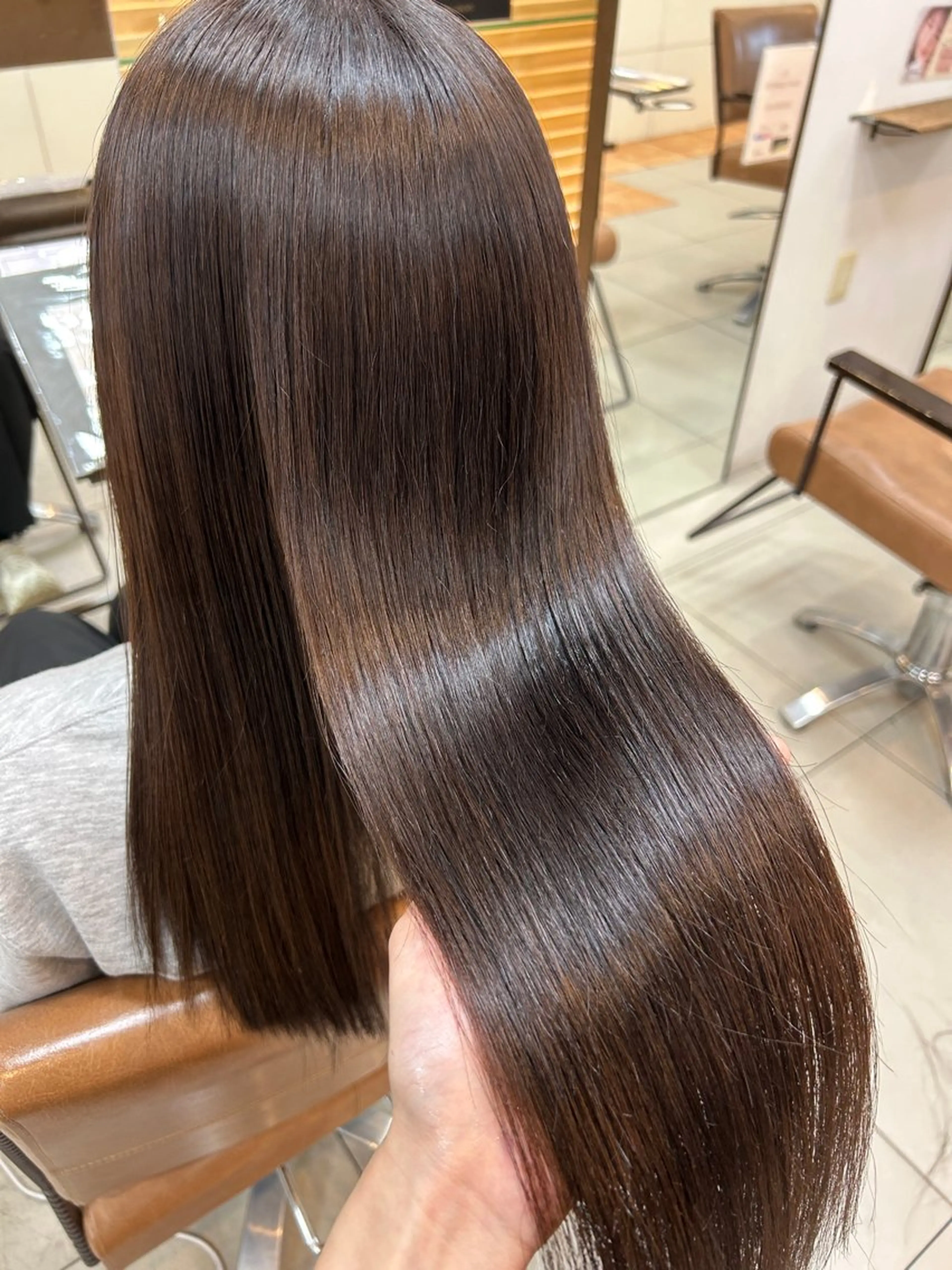 ロング カラー 透明感カラー カット 縮毛矯正 トリートメント 阪田 真奈未のヘアスタイル