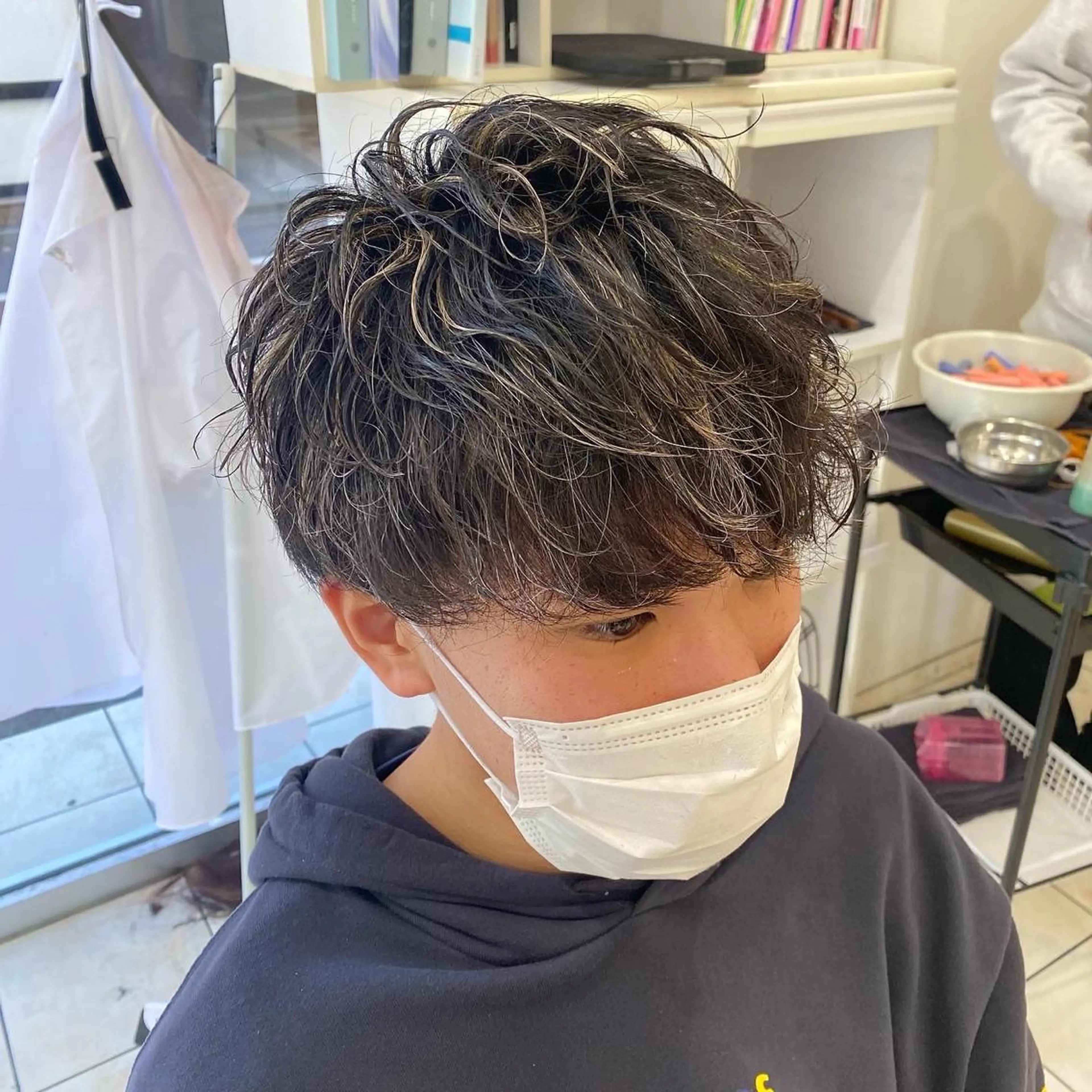 ショート カラー パーマ メンズ メンズハイライト ハイライトカラー ハイライト カット ヘアカラー パーマ ツイスパ/ TAKUMIの眉毛・アイブロウイメージ