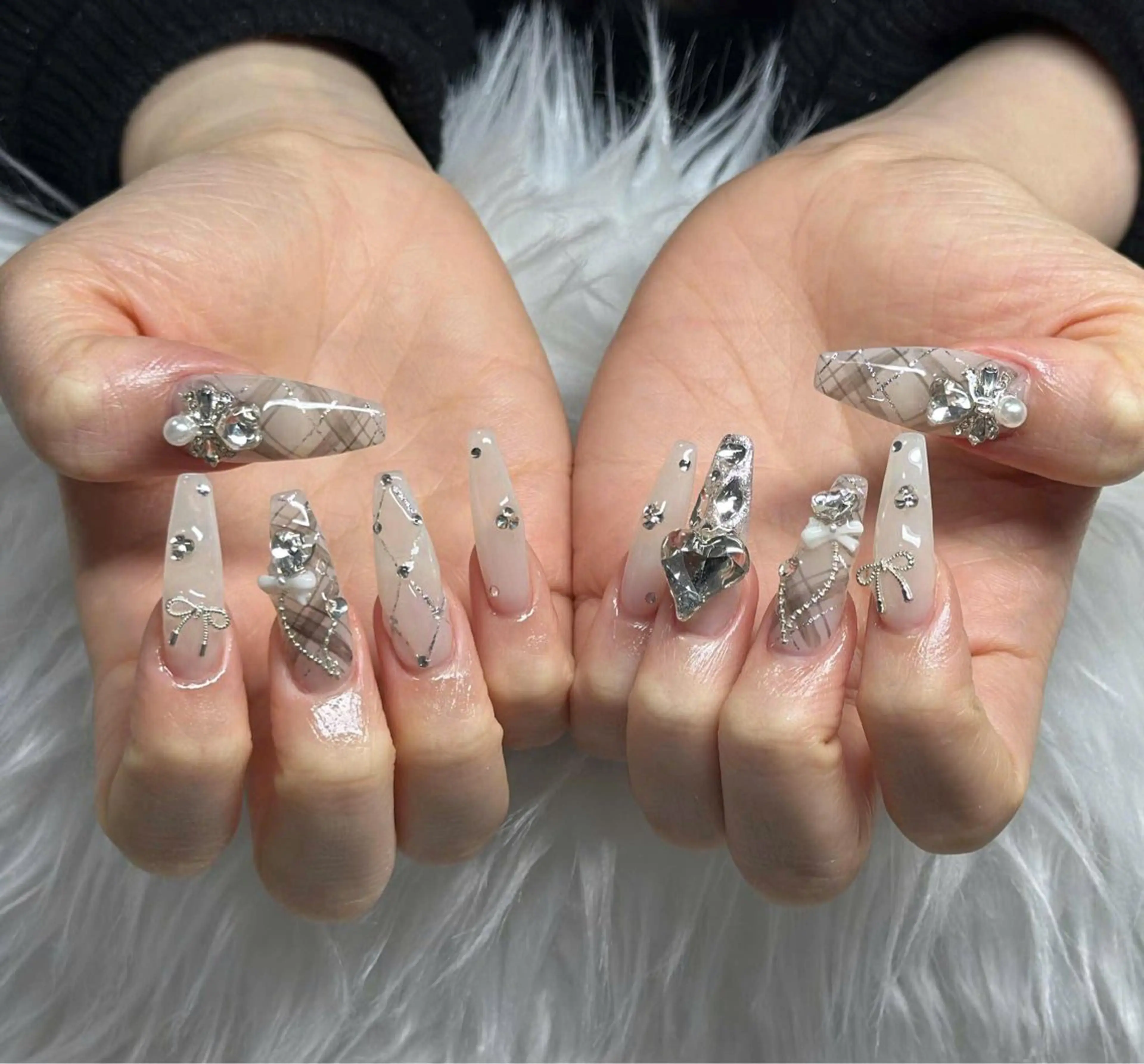 ネイル フレンチネイル ジェルネイル ガラスフレンチ ハロウィン ハート ハンドネイル H.baby Nail Salonのネイルデザイン