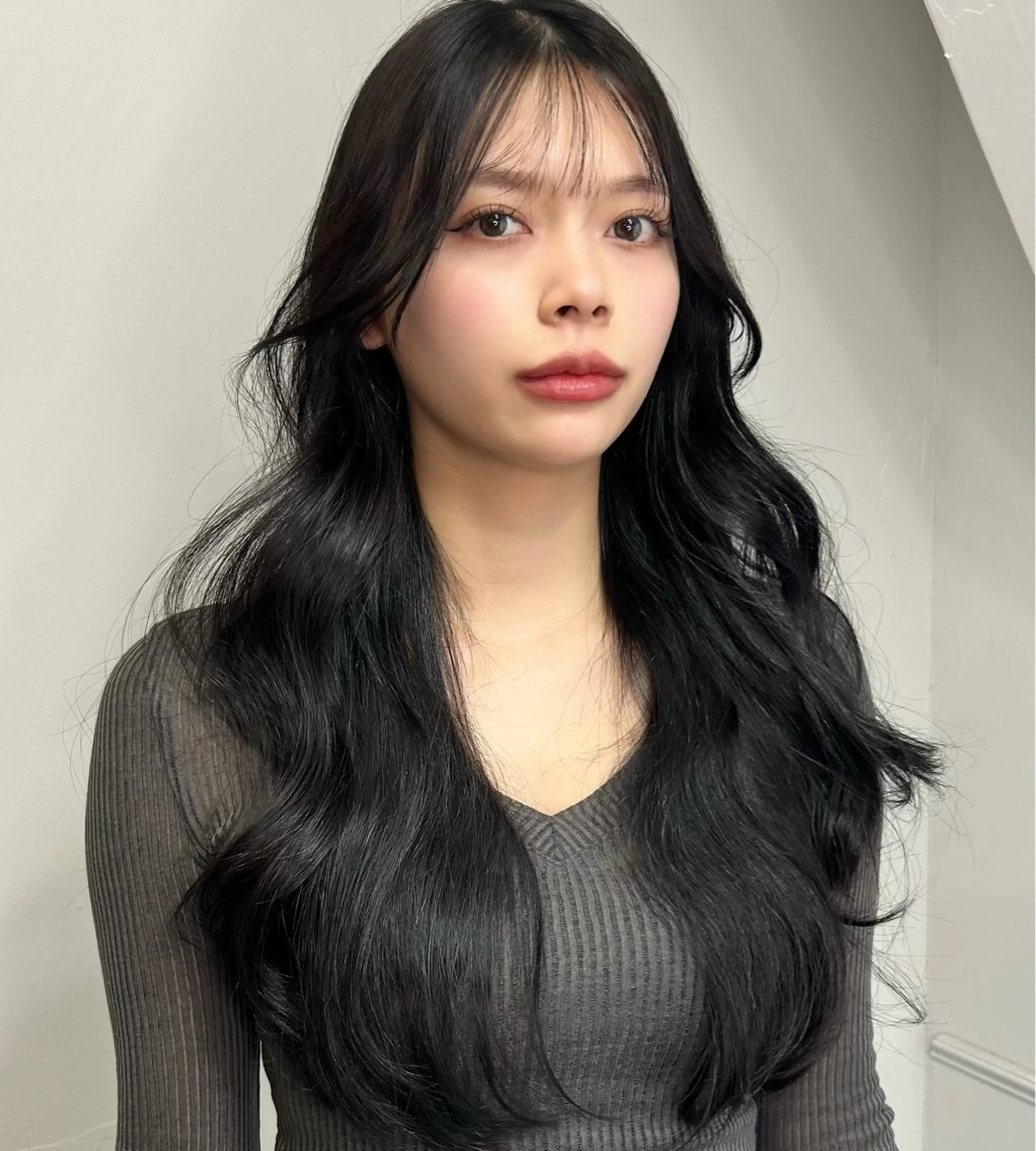 ロング カラー ヘアアレンジ 黒髪 ブリーチ ブルーカラー ブルーブラック ダブルカラー カット 縮毛矯正 トリートメント レイヤーカット×髪質 改善🇰🇷シオリのヘアスタイル