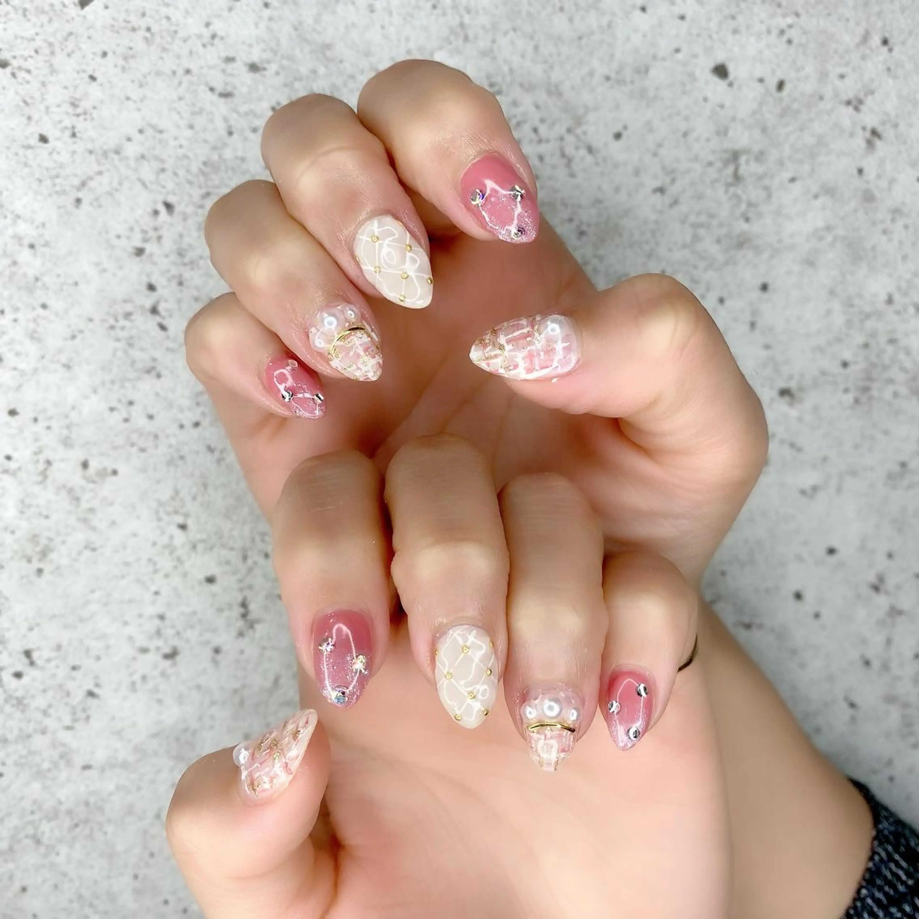 ミディアム カラー パーマ ヘアアレンジ メンズ キッズ ネイル マツエク・マツパ クリスマス ツイードネイル 冬ネイル クリスマス ハンドネイル Salon Ｋのネイルデザイン