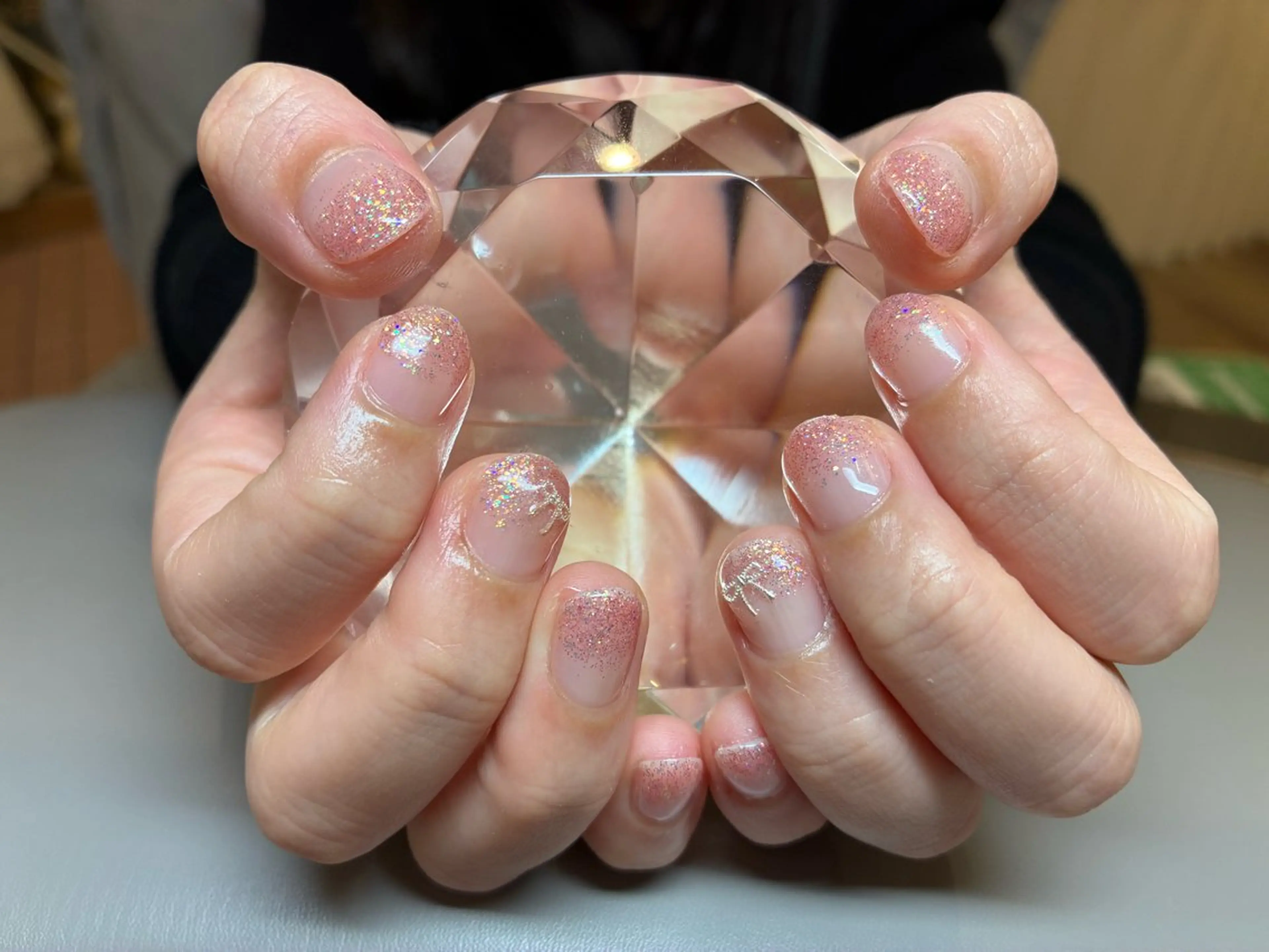 ネイル ラメ(グリッター) ラメグラデーション ピンク リボン ハンドネイル ECRLN Atsumiのネイルデザイン