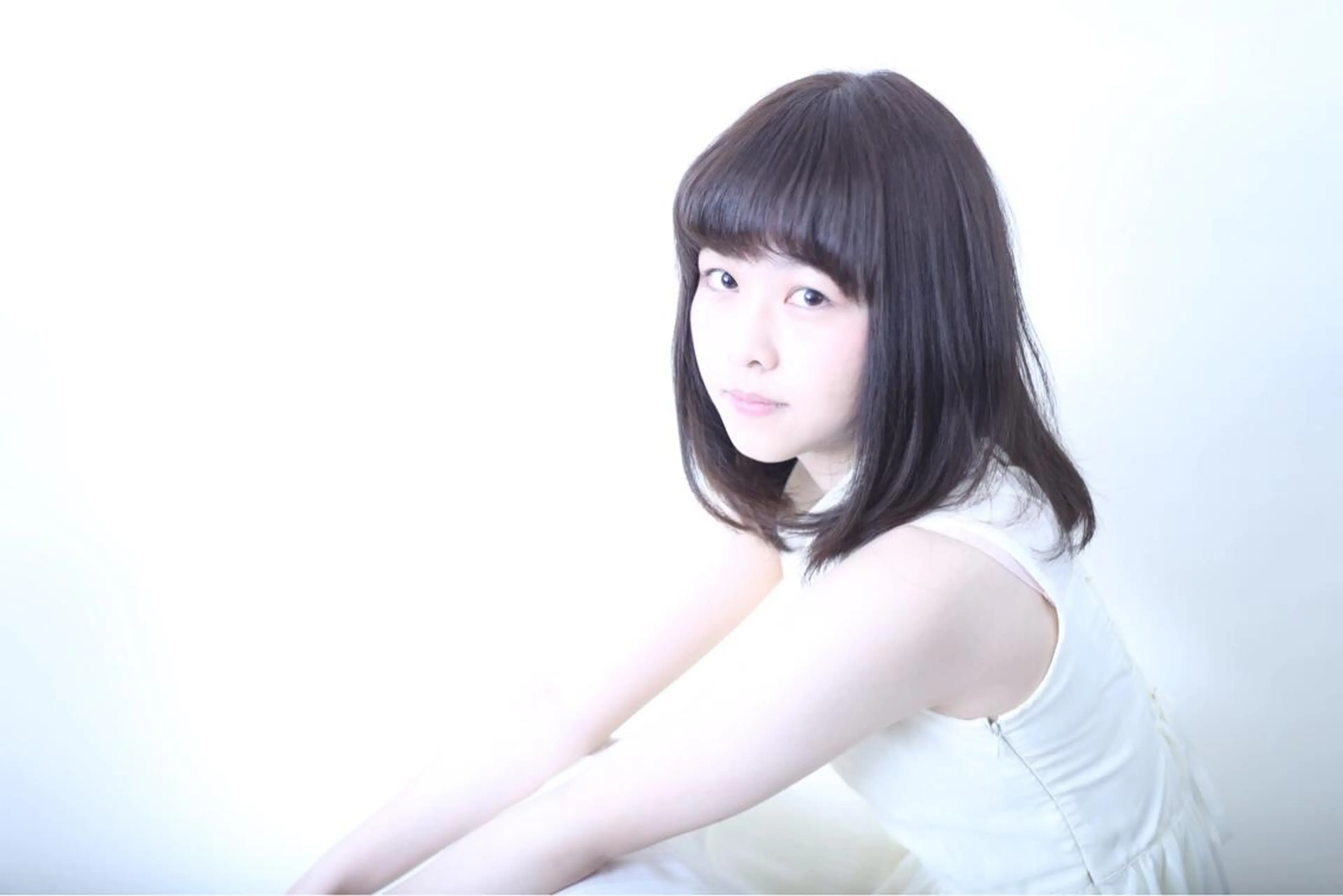 セミロング TAI透明カラー 柔らかい縮毛矯正のヘアスタイル