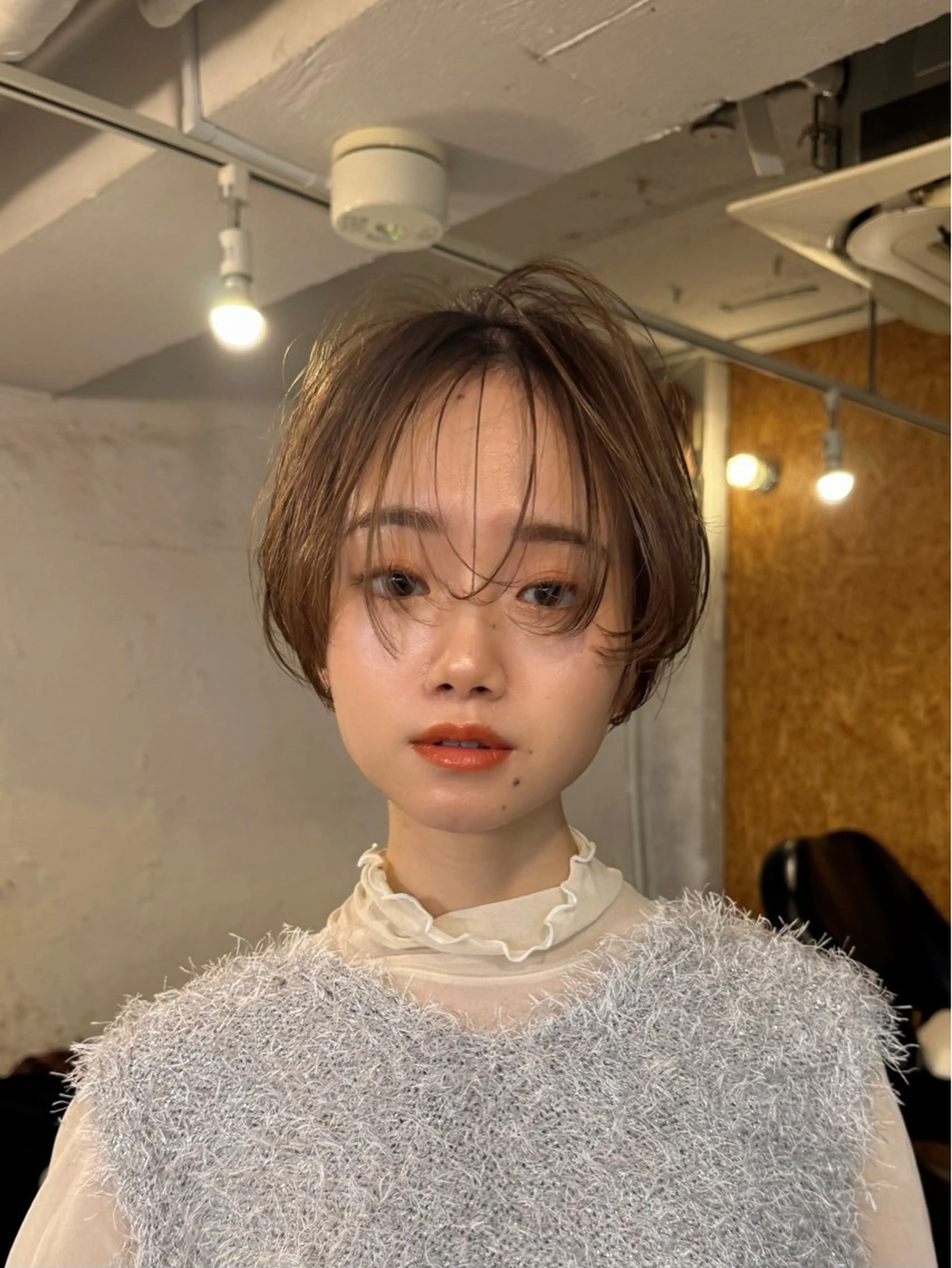 ショート カット ヘアカラー 顔まわりレイヤー 透明感カラー🩵🩵のヘアスタイル