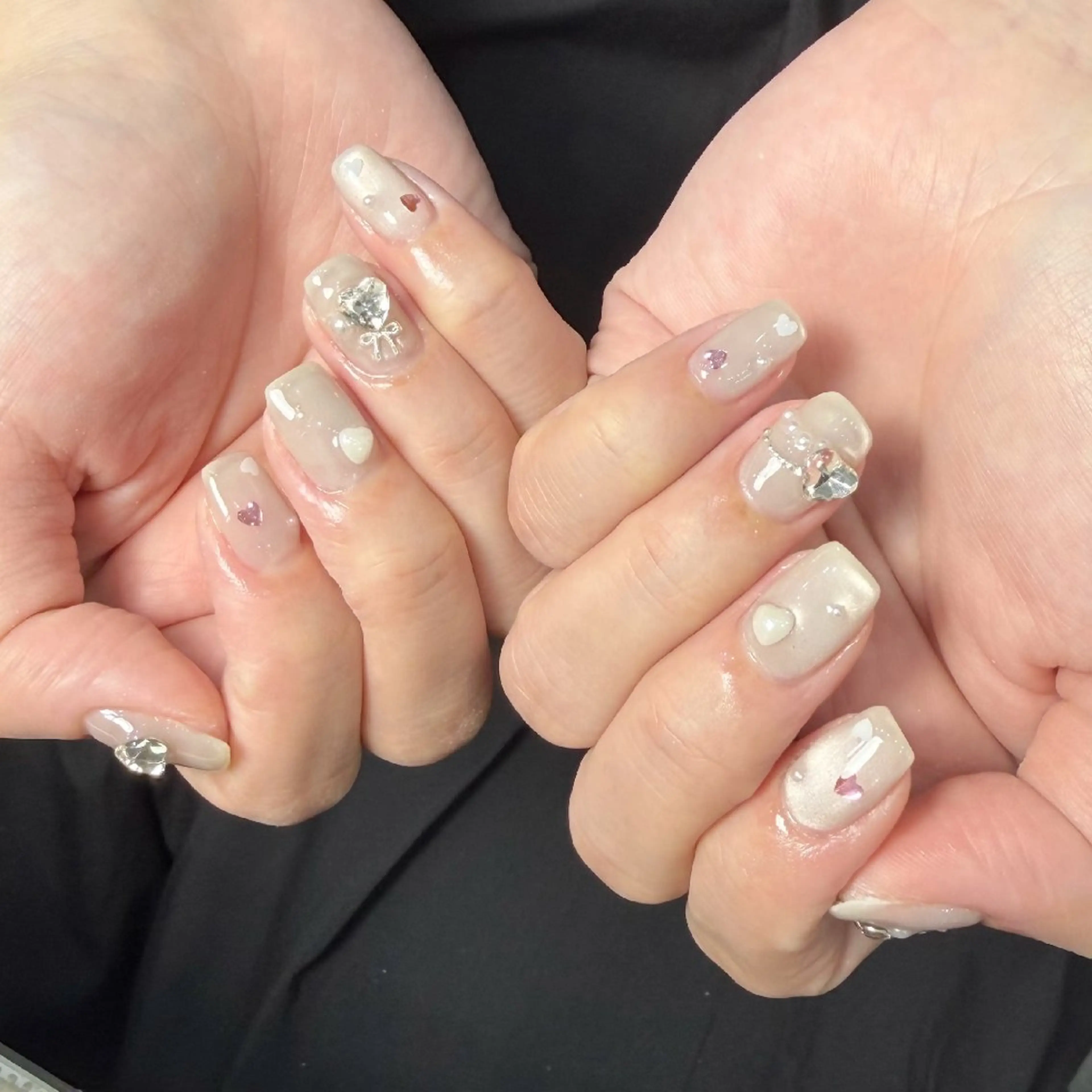 ネイル チークネイル フレンチネイル ジェルネイル ガーリー キラキラネイル ハンドネイル UM Nail Salonのネイルデザイン