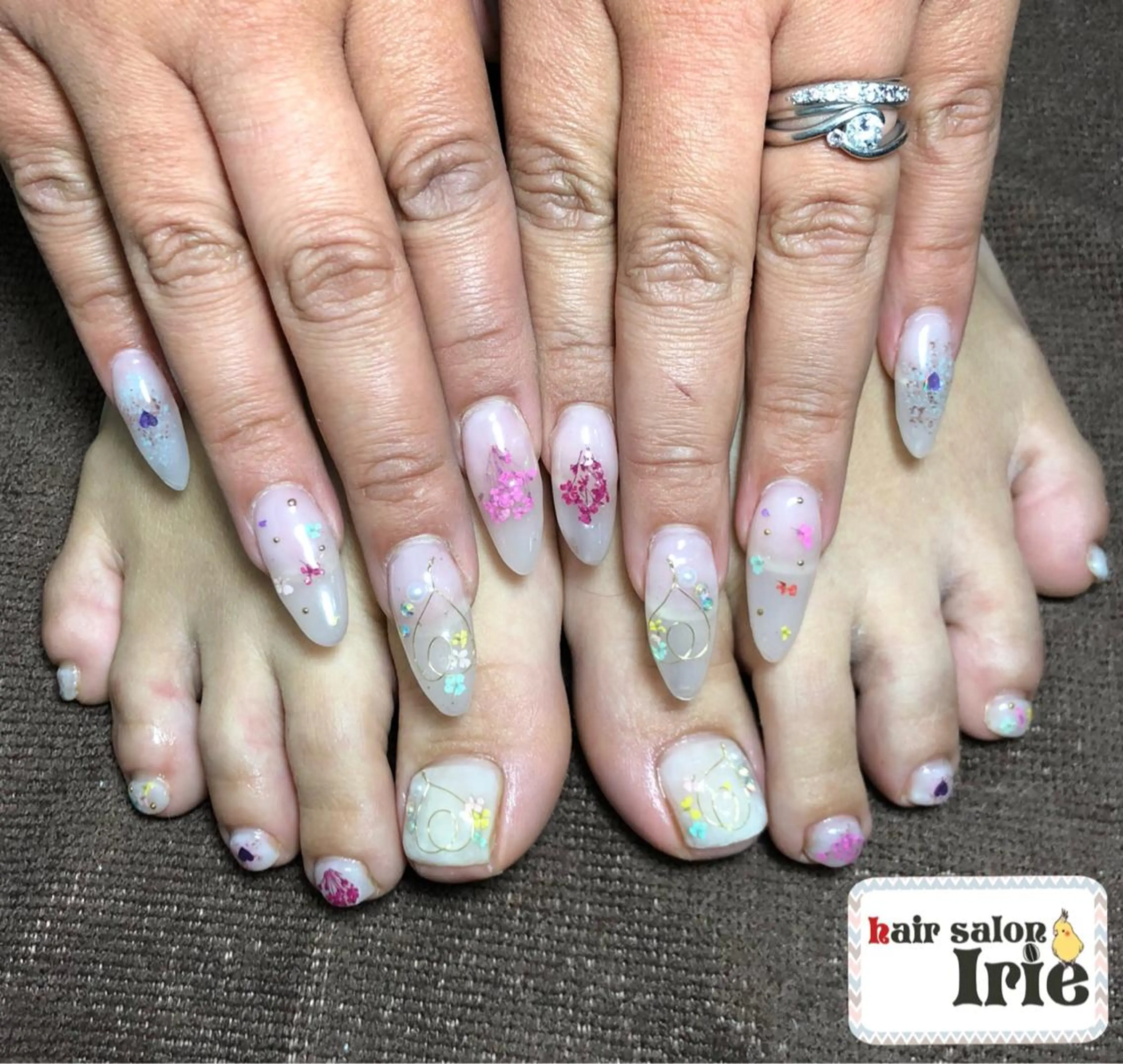 ネイル フットネイル おそろいネイル Hair salon Irie所属・與儀 知佳のネイルデザイン