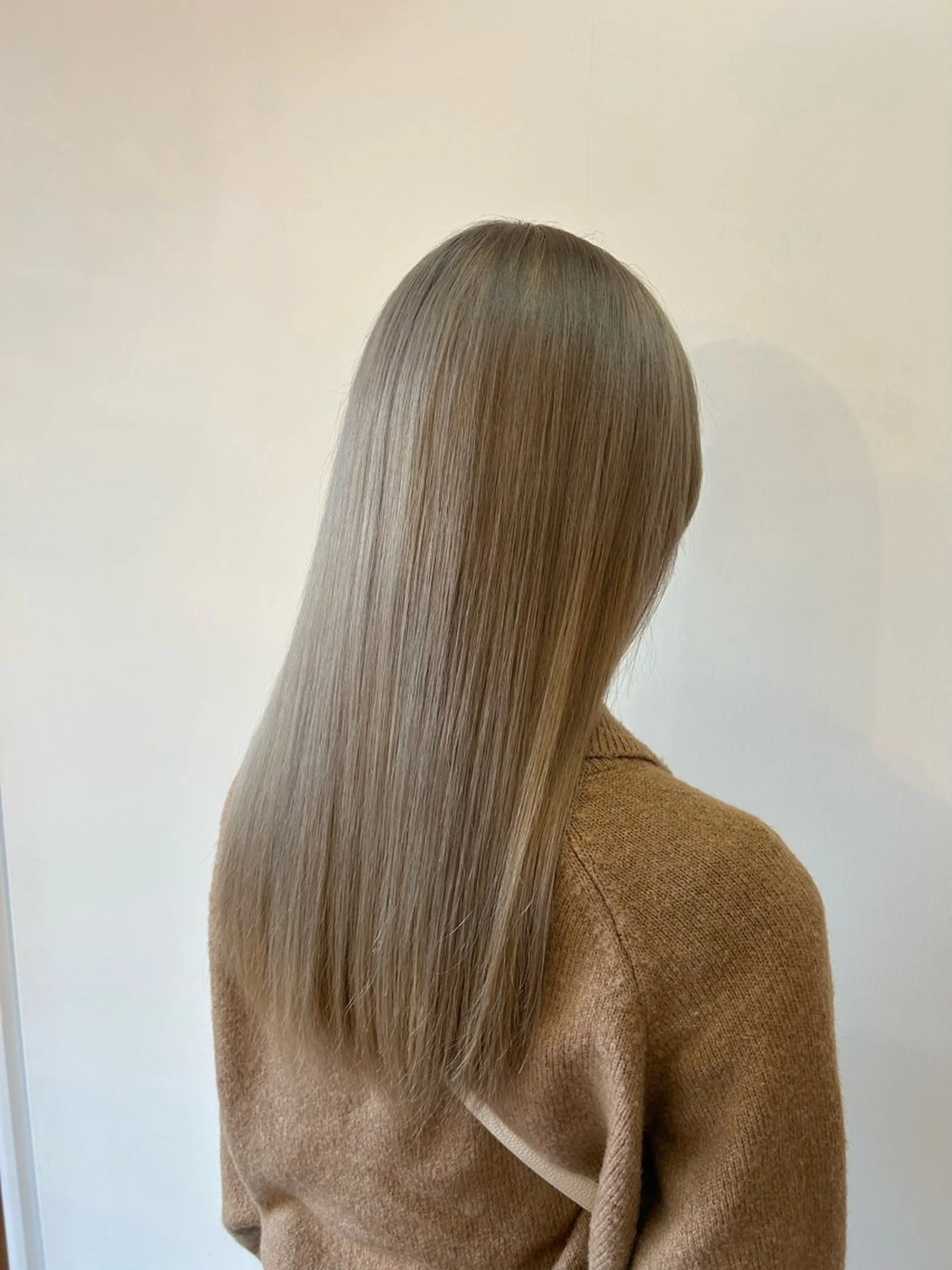 ロング カラー アッシュ ベージュカラー 透明感カラー ヘアカラー トップスタイリスト 林すずかのヘアスタイル