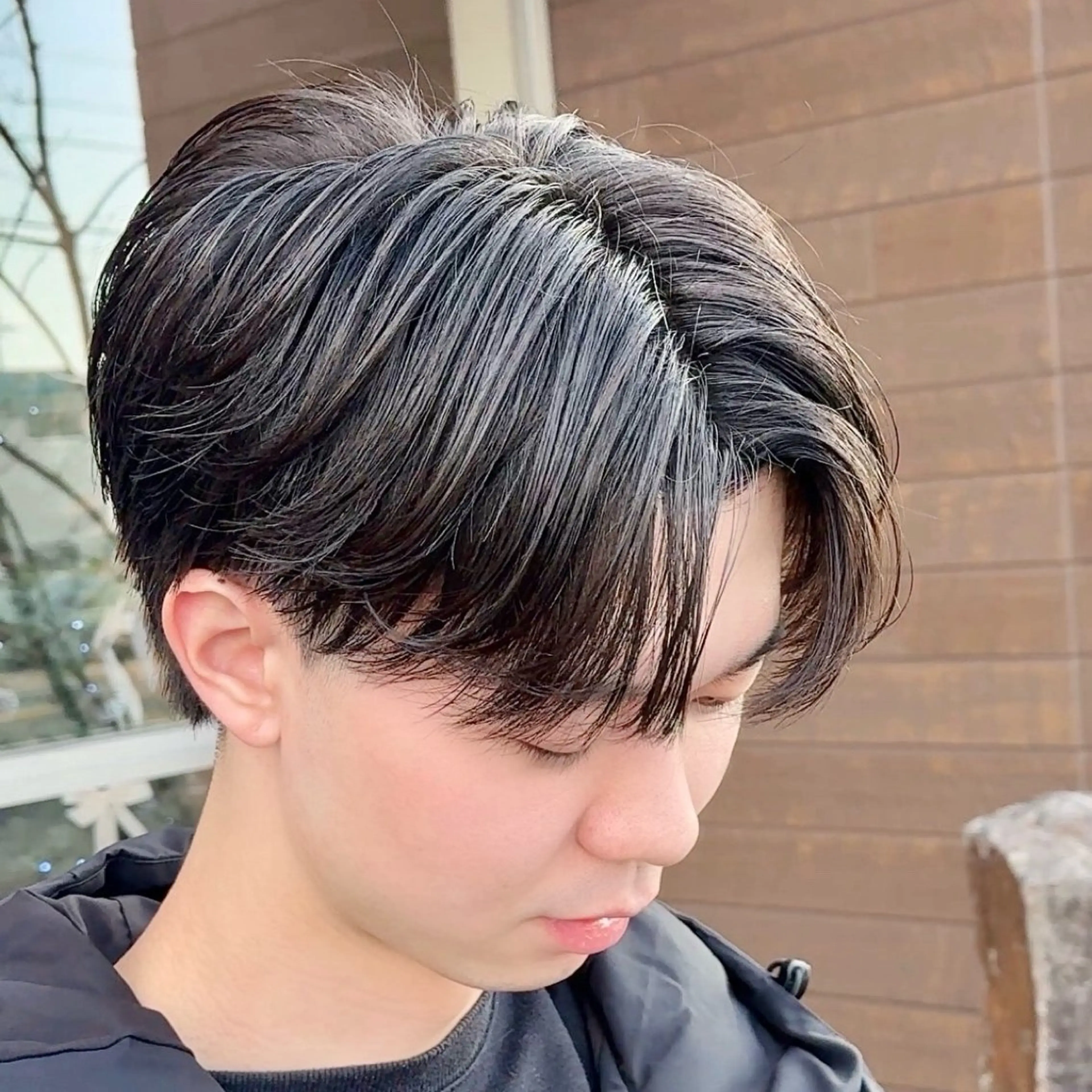 ミディアム パーマ メンズ ミディアムパーマ センターパート フェザーパーマ メンズパーマ 刈り上げ カット メンズ特化 / SHINのヘアスタイル