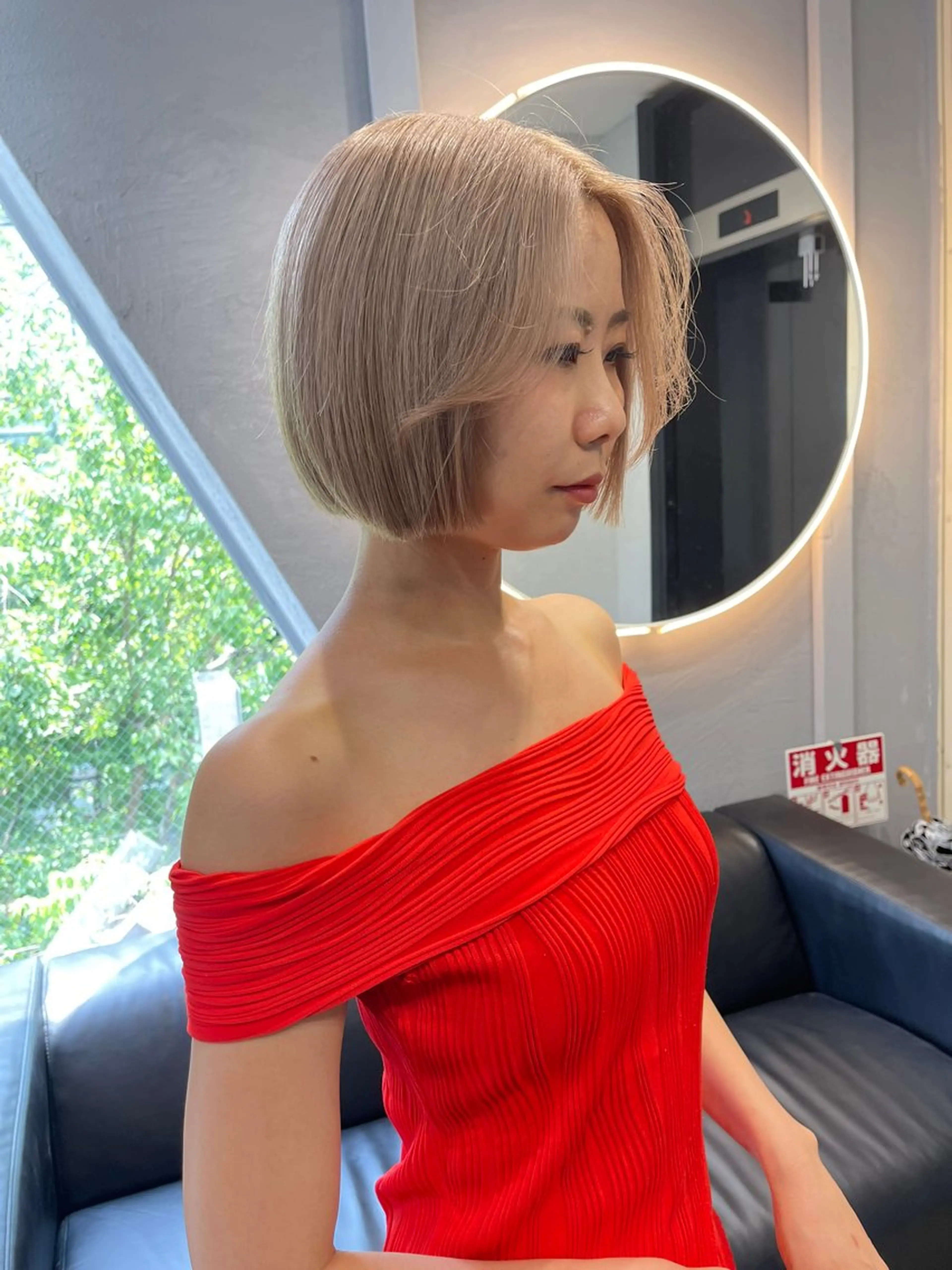 ショート カラー ベージュカラー ブリーチ ケアブリーチ デザインカラー ダブルカラー TATSUブリーチ/ ミルクティーベージュのヘアスタイル