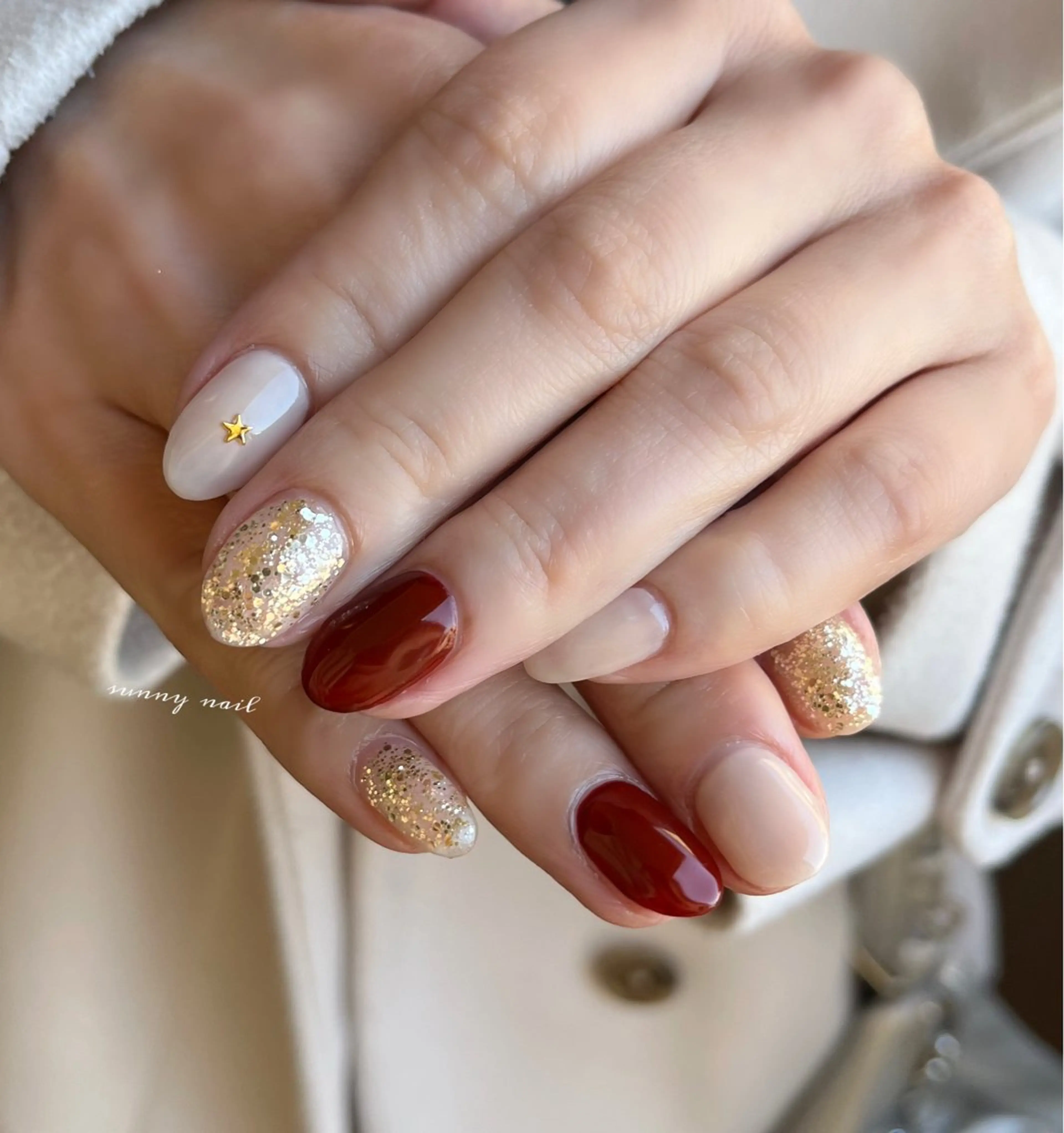 ネイル ボルドー ジェルネイル ゴールド ラメ(グリッター) ワンカラーネイル sunny nailのネイルデザイン