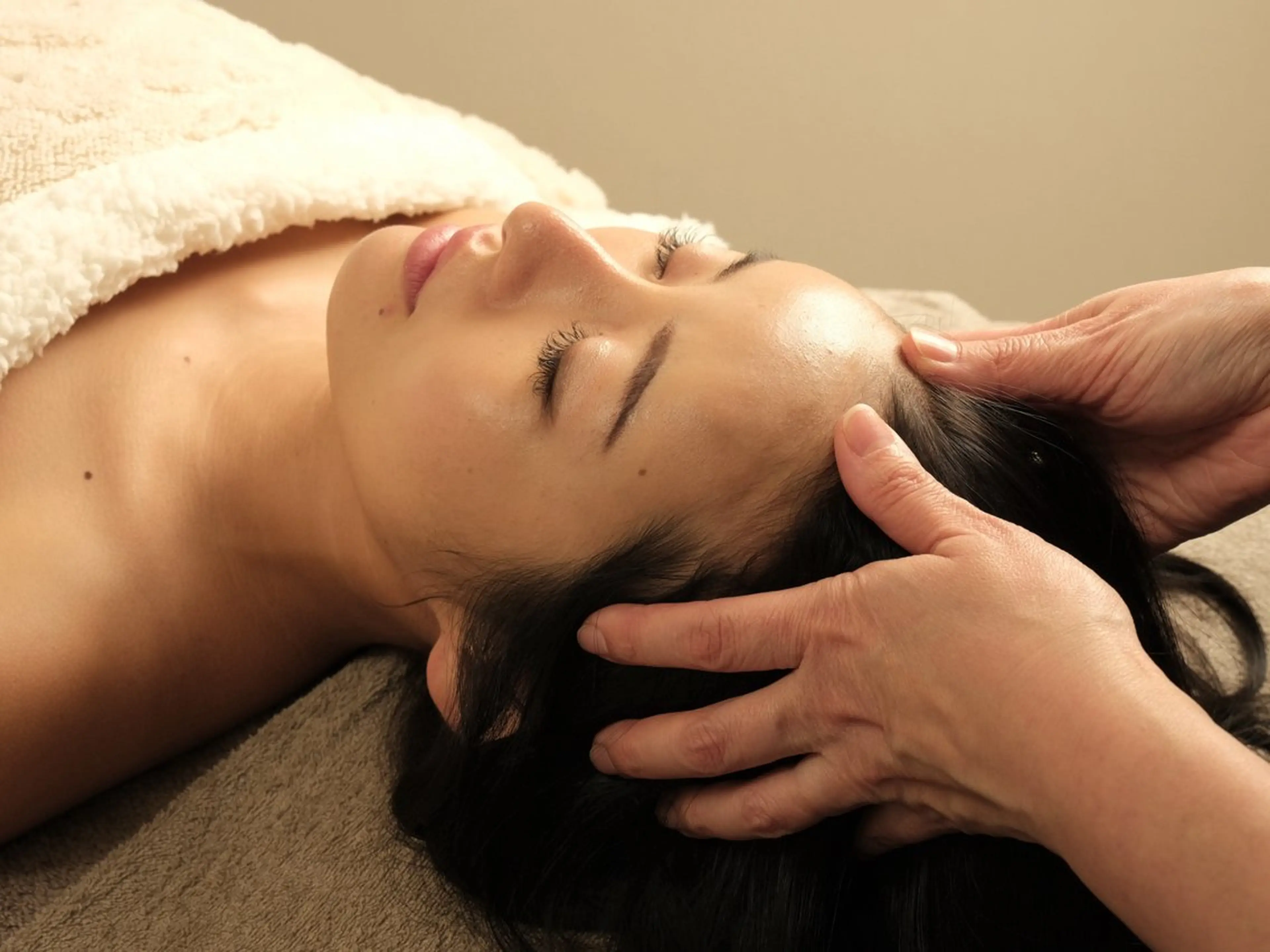 目元・まつパ・美肌フ ェイシャル谷町四丁目のマツエク・マツパデザイン