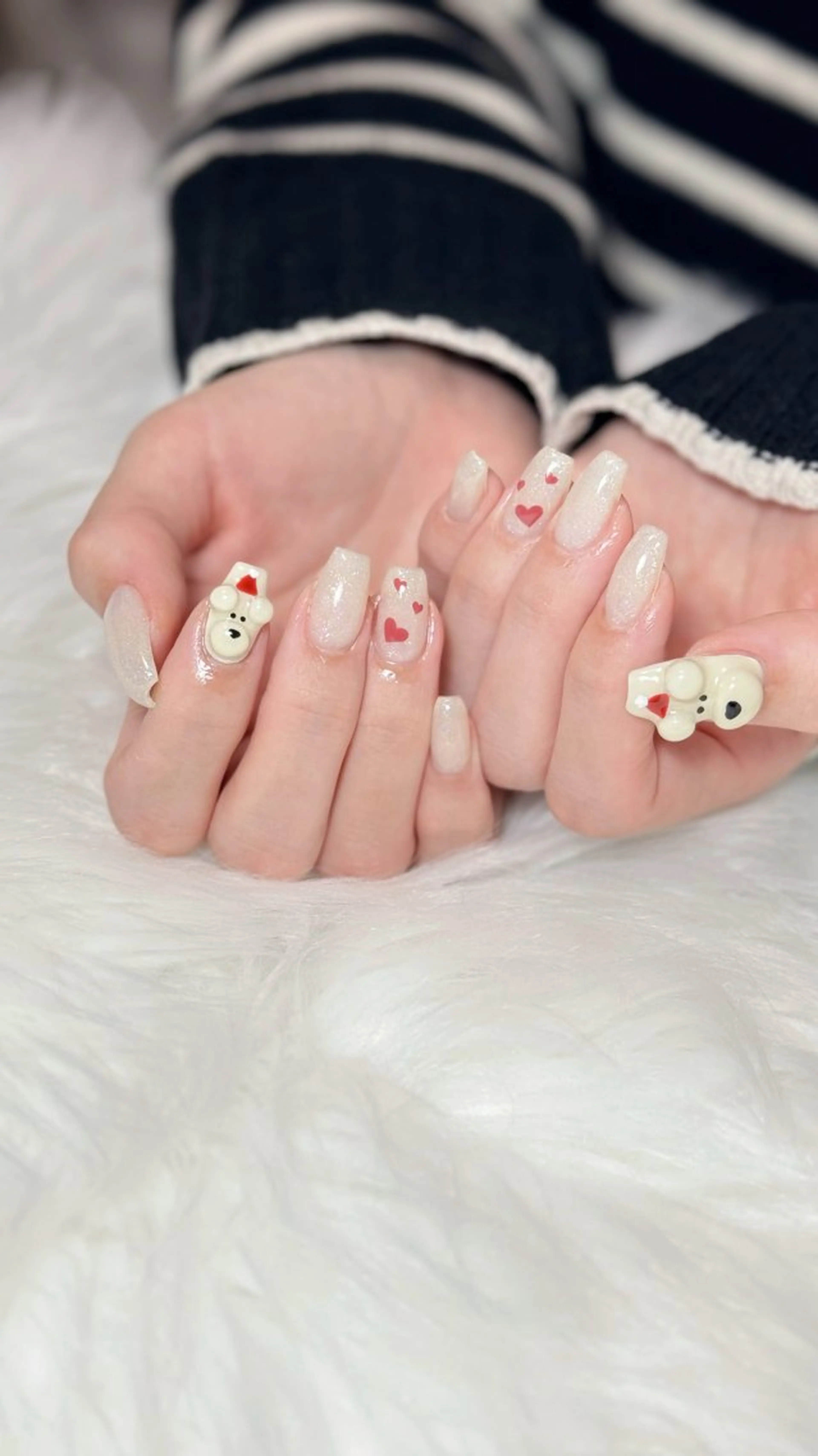 ネイル キラキラネイル 韓国ネイル ワンホンネイル 冬ネイル クリスマス nailsalon ChuColaのネイルデザイン