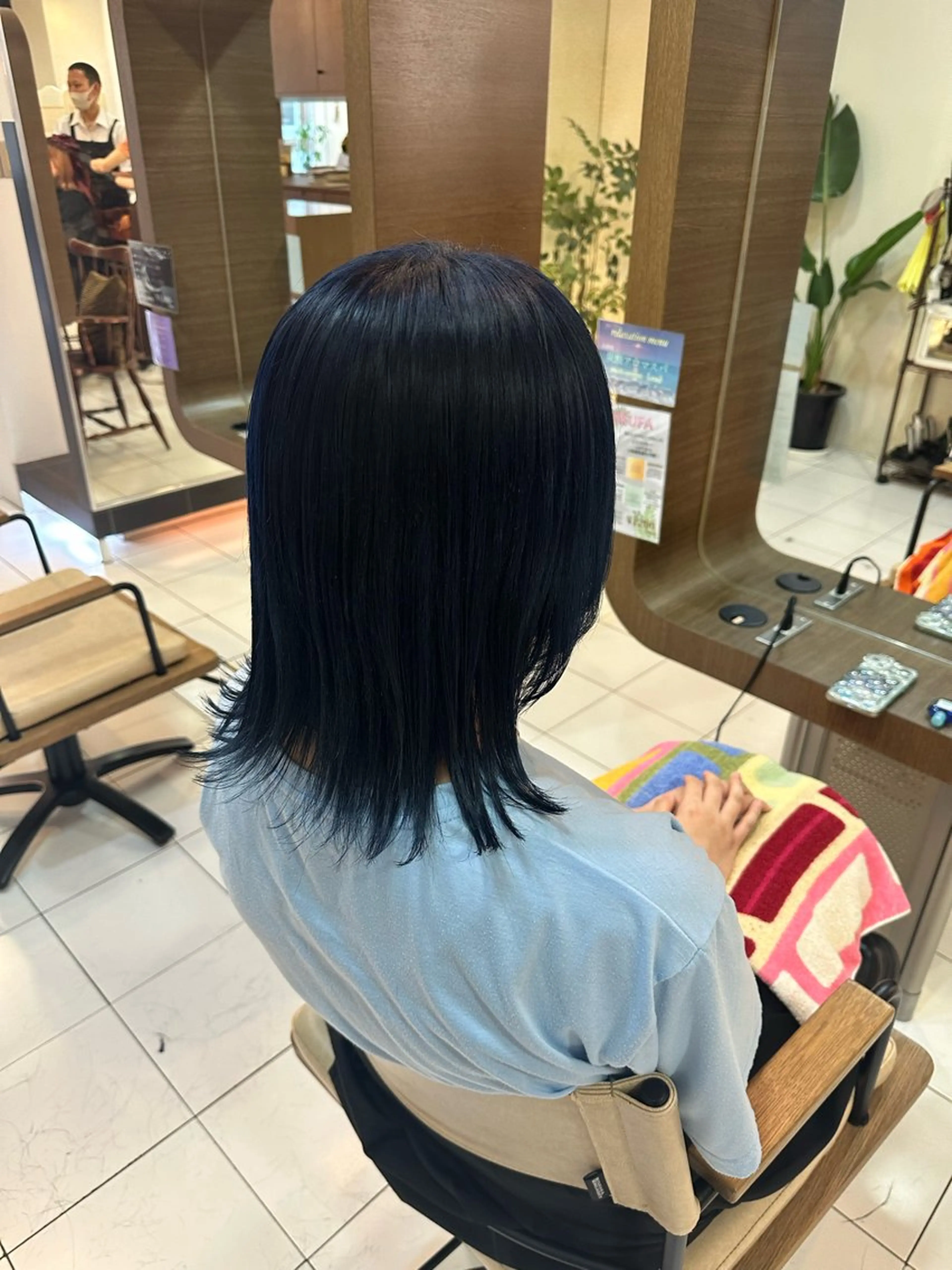 ミディアム カラー ブリーチ ネイビーカラー カット ヘアカラー アニメオタク美容師/ miharuのヘアスタイル
