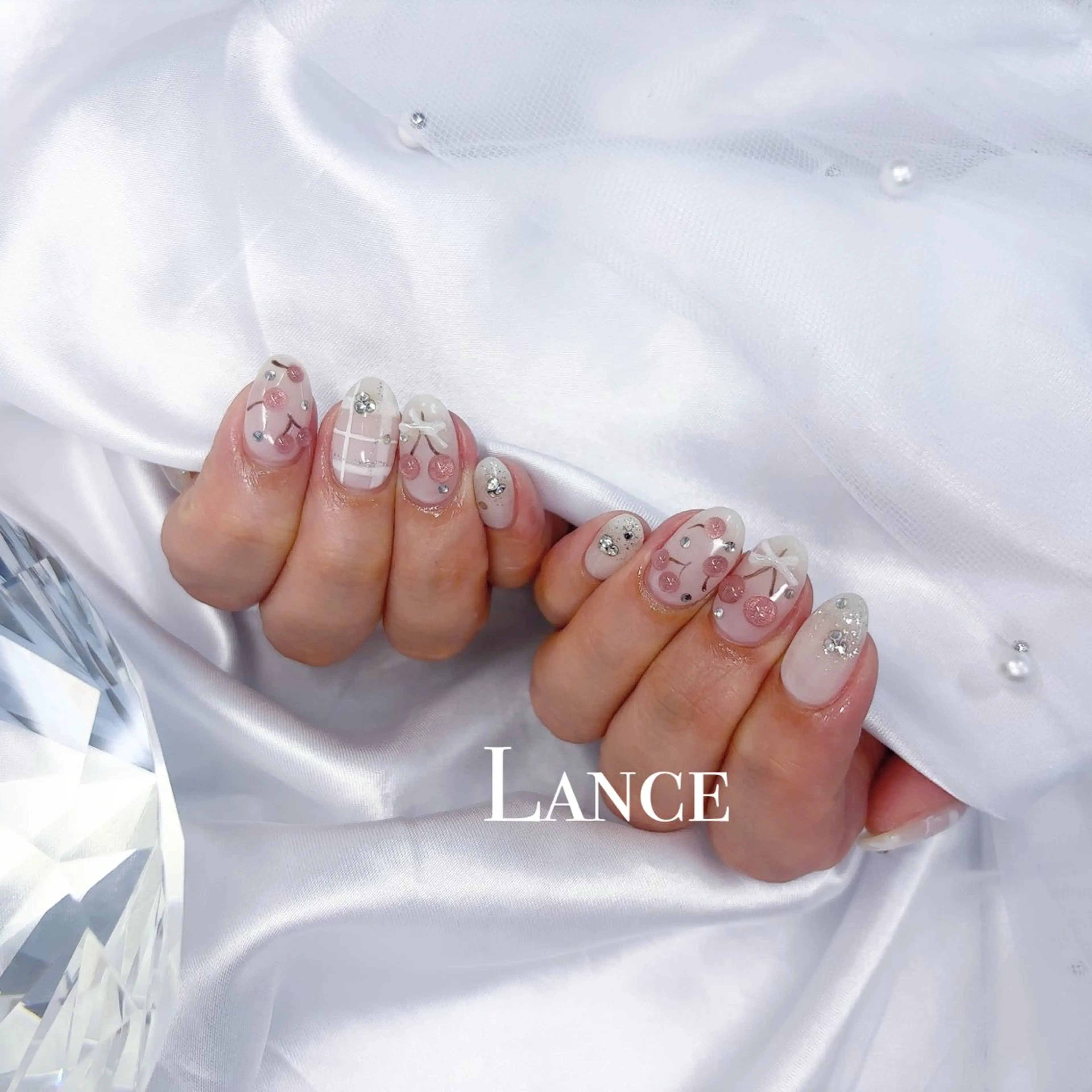 ネイル オーロラネイル ドット フットネイル 氷ネイル・うるうるネイル キラキラネイル ハンドネイル Lance nailのネイルデザイン