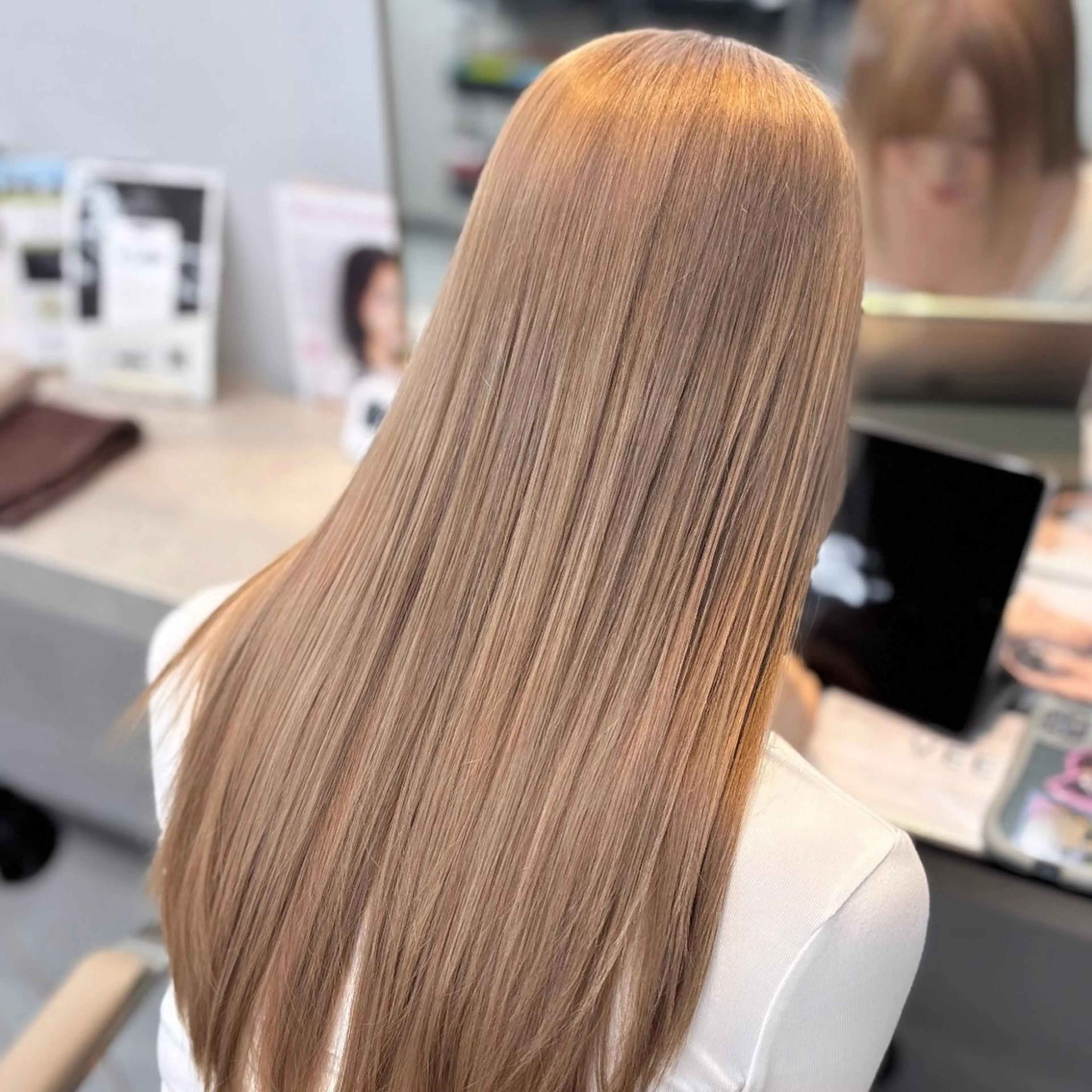 ロング カラー ベージュカラー ブリーチ 透明感カラー ハイトーンカラー ミルクティーベージュ ヘアカラー 北千住/ハイトーン /𝐑𝐢𝐤𝐮のヘアスタイル