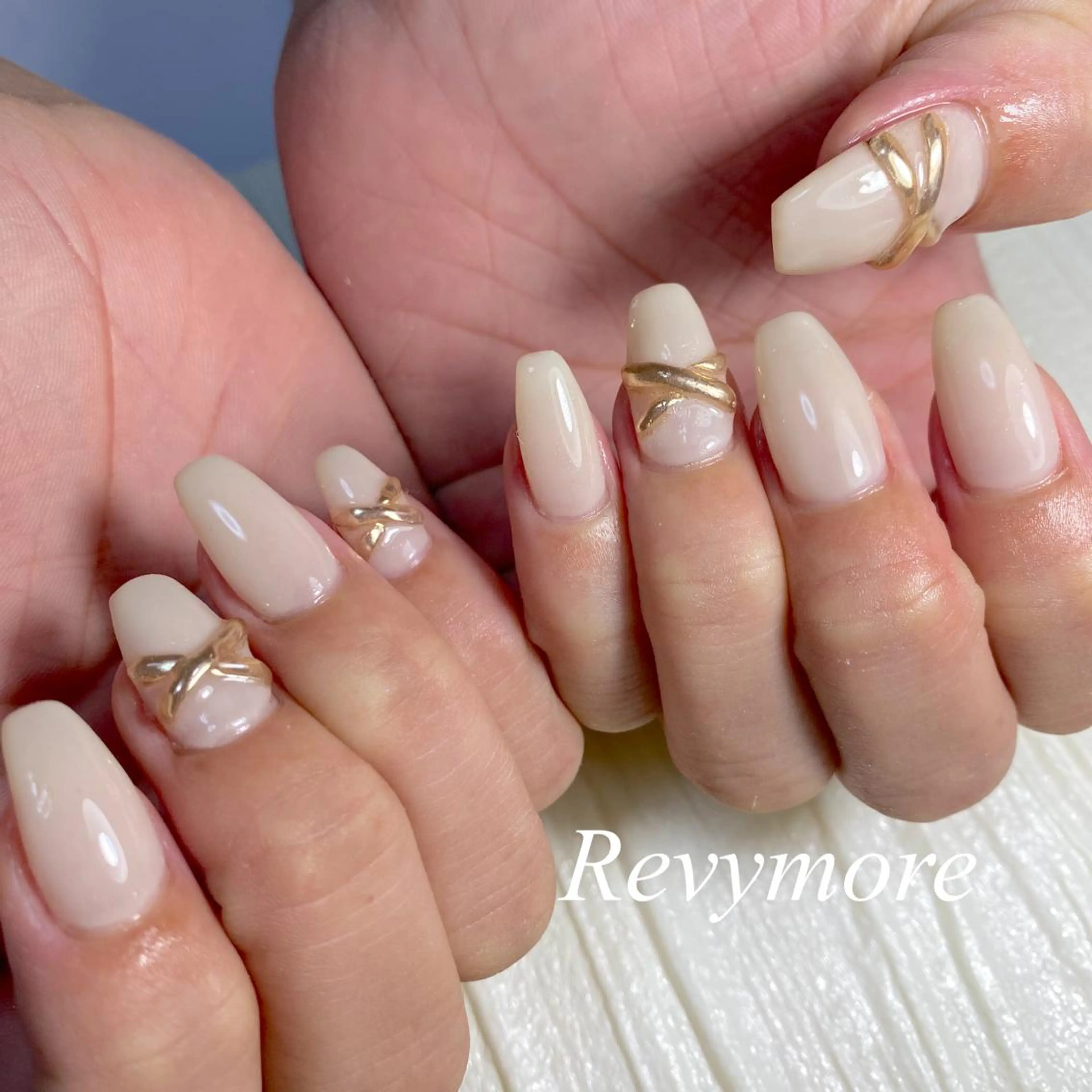 ミディアム ネイル 韓国風ヘア アートネイル ジェルネイル キラキラネイル 韓国ネイル nail salon Revymoreのネイルデザイン